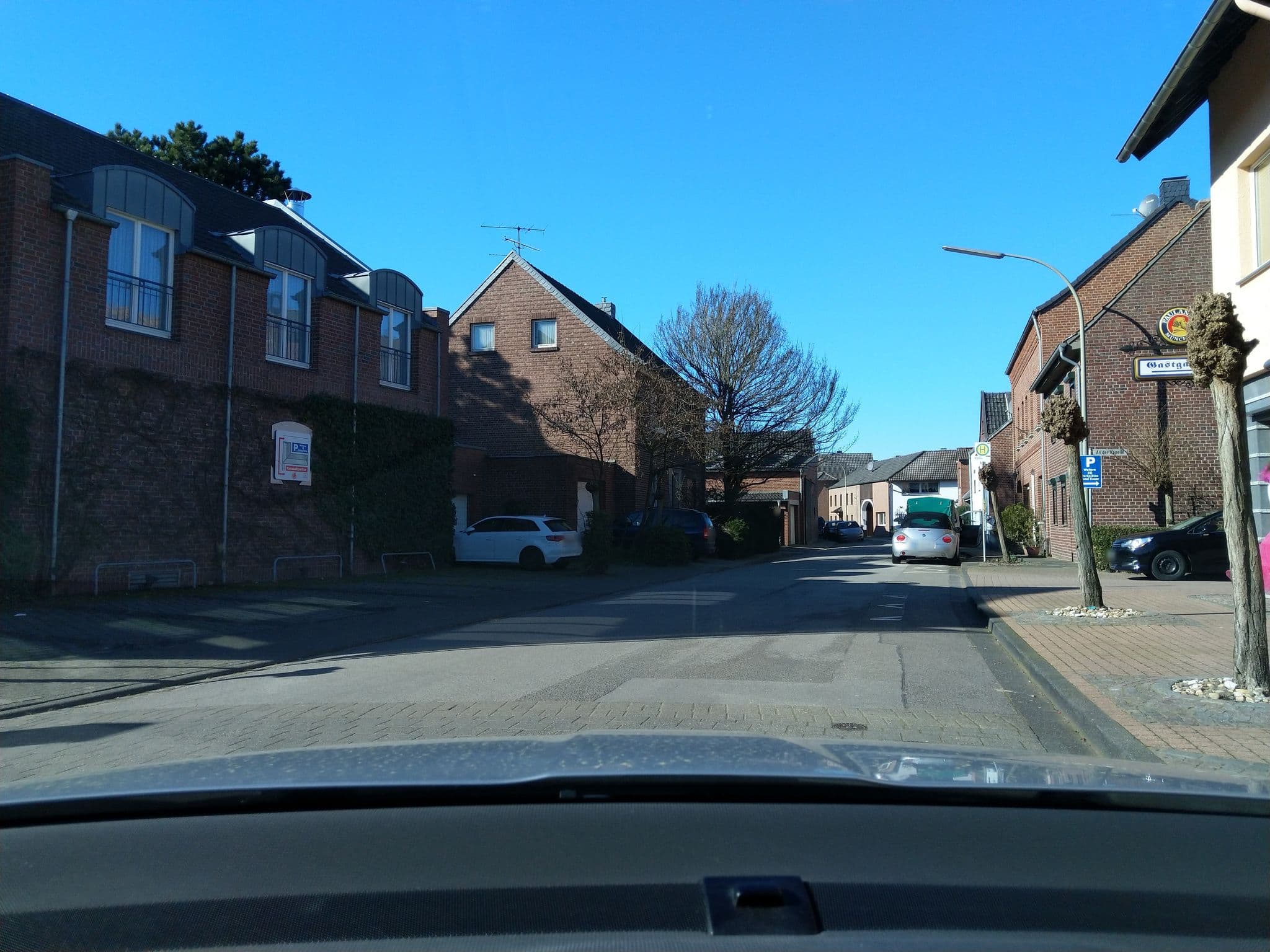 Street view near Hotel Esser, Beeck — © lintux (CC BY-SA · Mapillary)