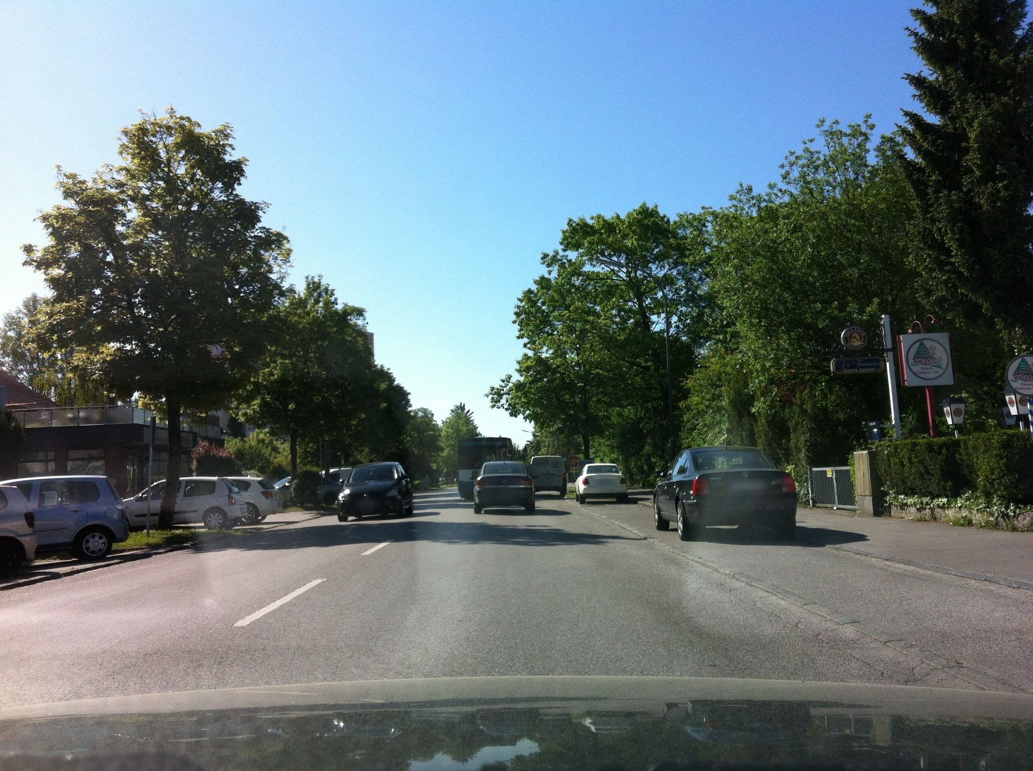 Street view near Hotel Kölbl, Unterhaching — © freeview (CC BY-SA · Mapillary)