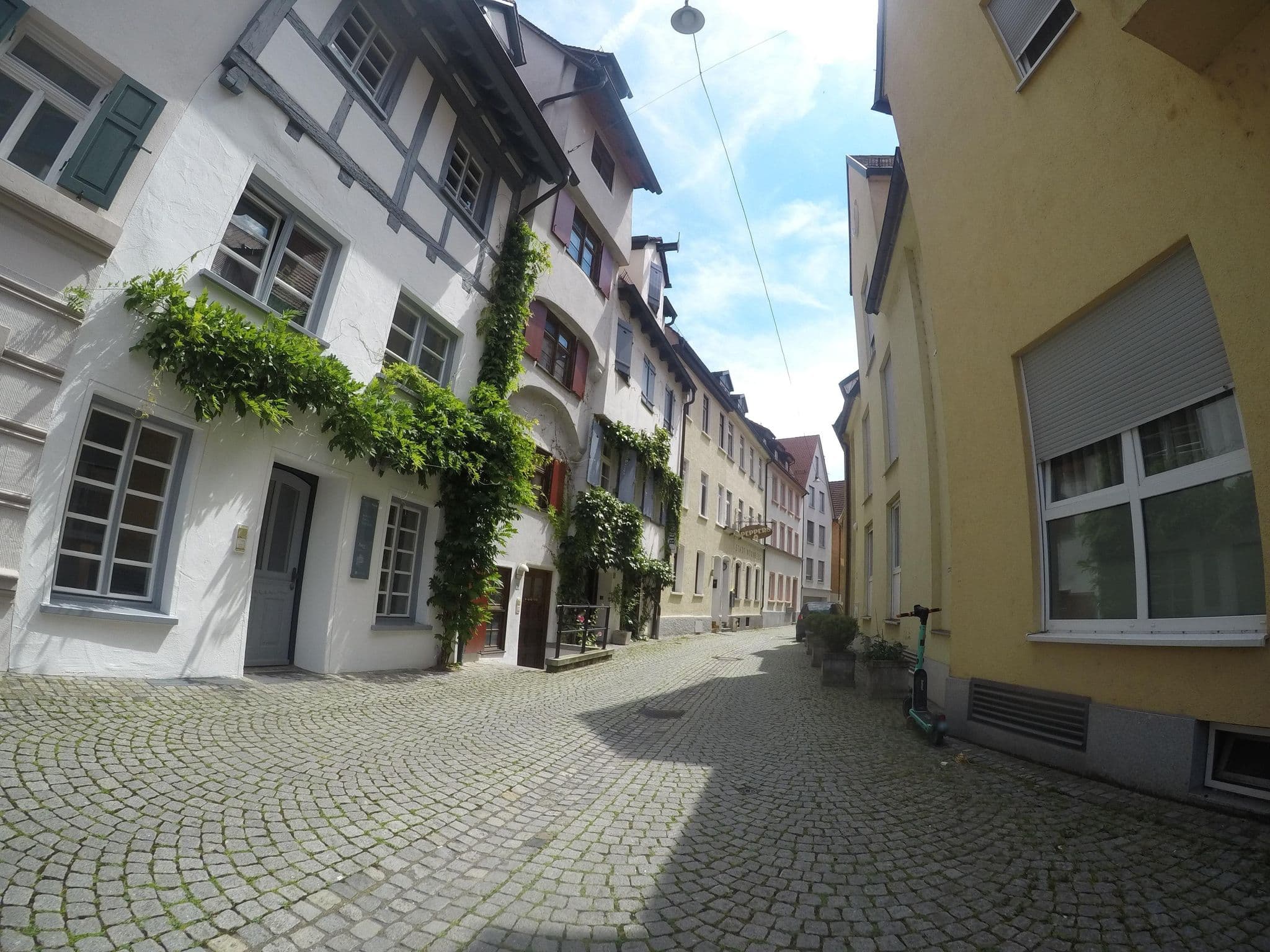Street view near Hotel Neuthor, Ulm — © ray66 (CC BY-SA · Mapillary)