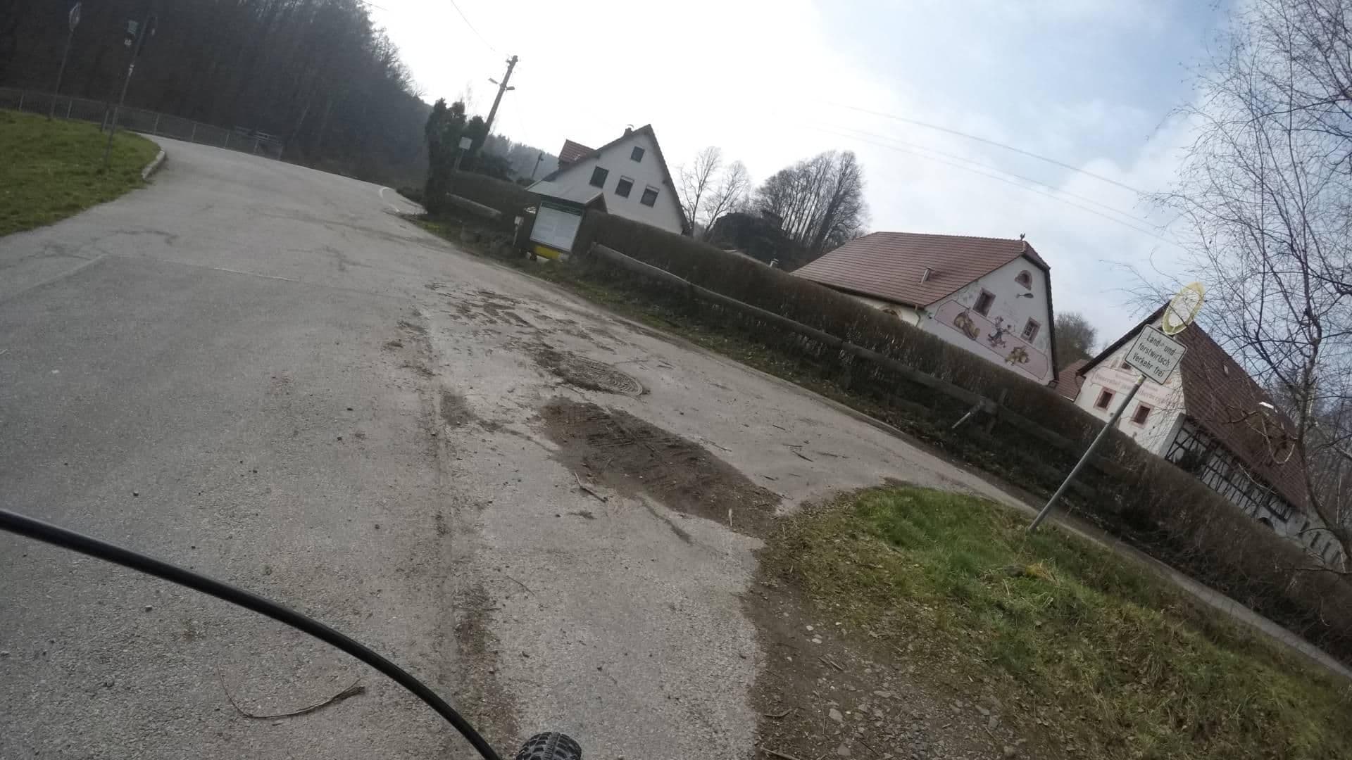 Street view near Bauernhof zum Silberbergwerk, Niederfrohna — © ogniretzlab (CC BY-SA · Mapillary)