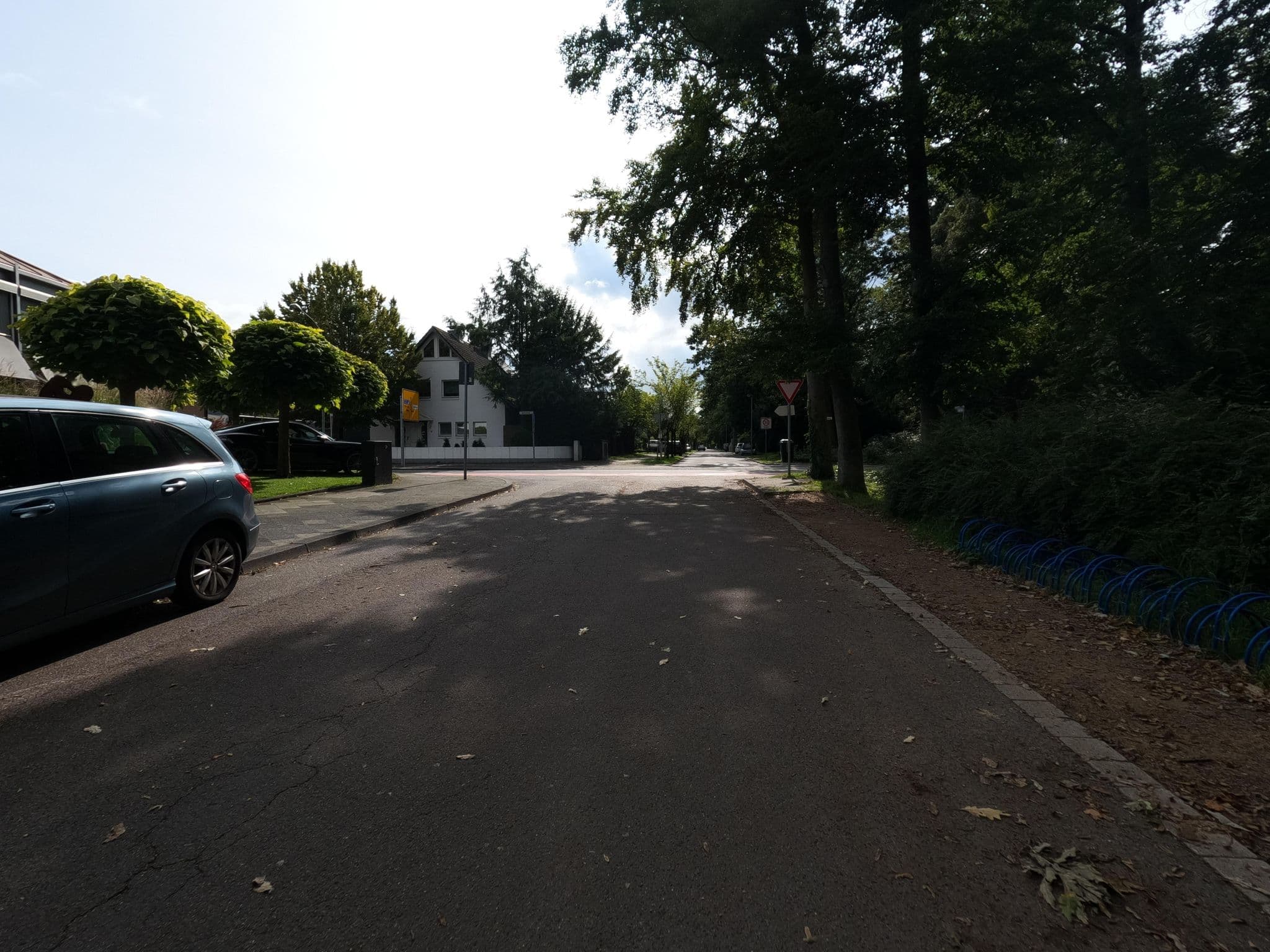 Street view near Hotel-Restaurant Rosenmeer, Mönchengladbach — © hektor1989 (CC BY-SA · Mapillary)