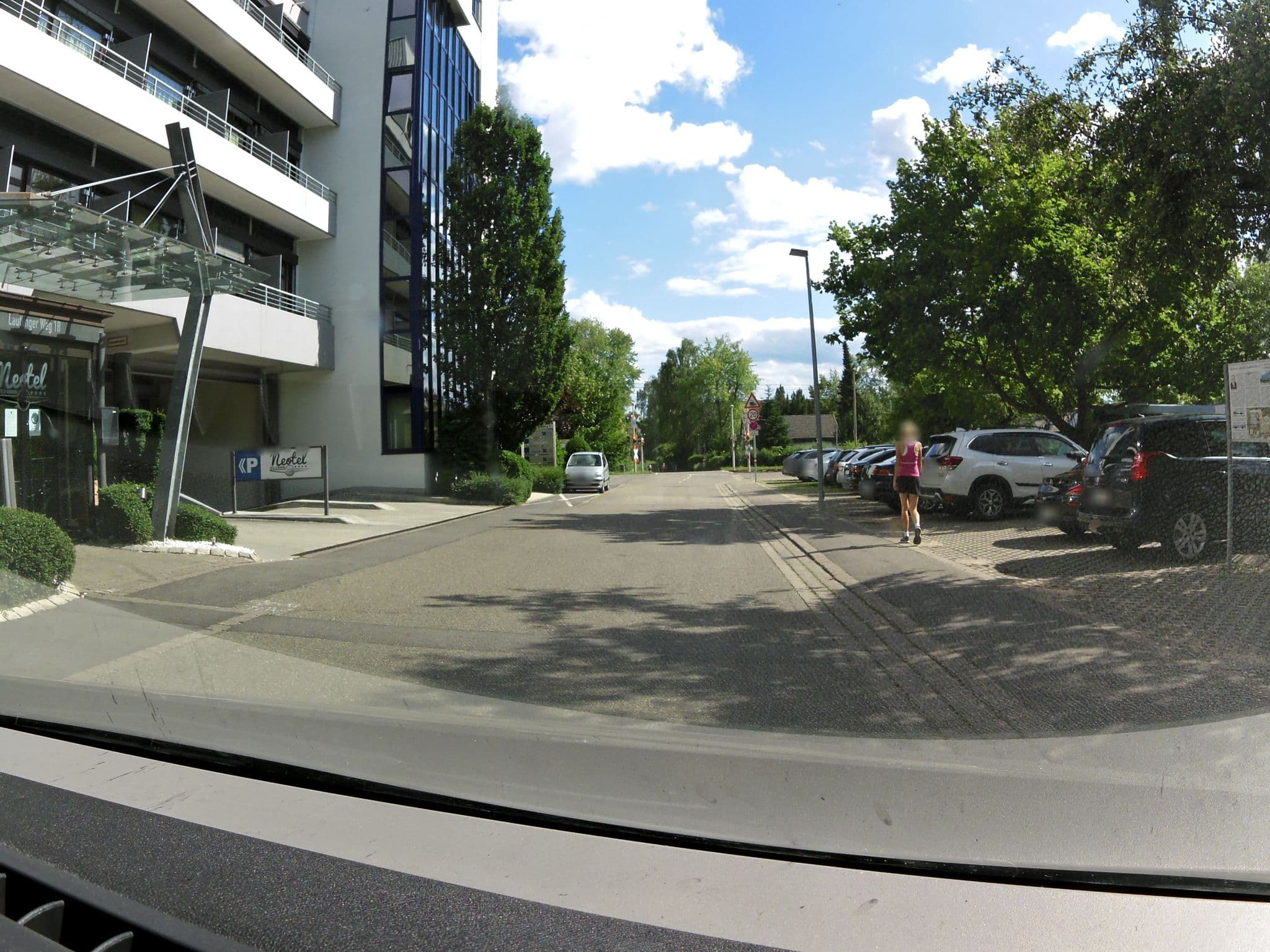 Street view near Arthotel ANA Neotel, Höhenrand — © zoegglmeyr1 (CC BY-SA · Mapillary)