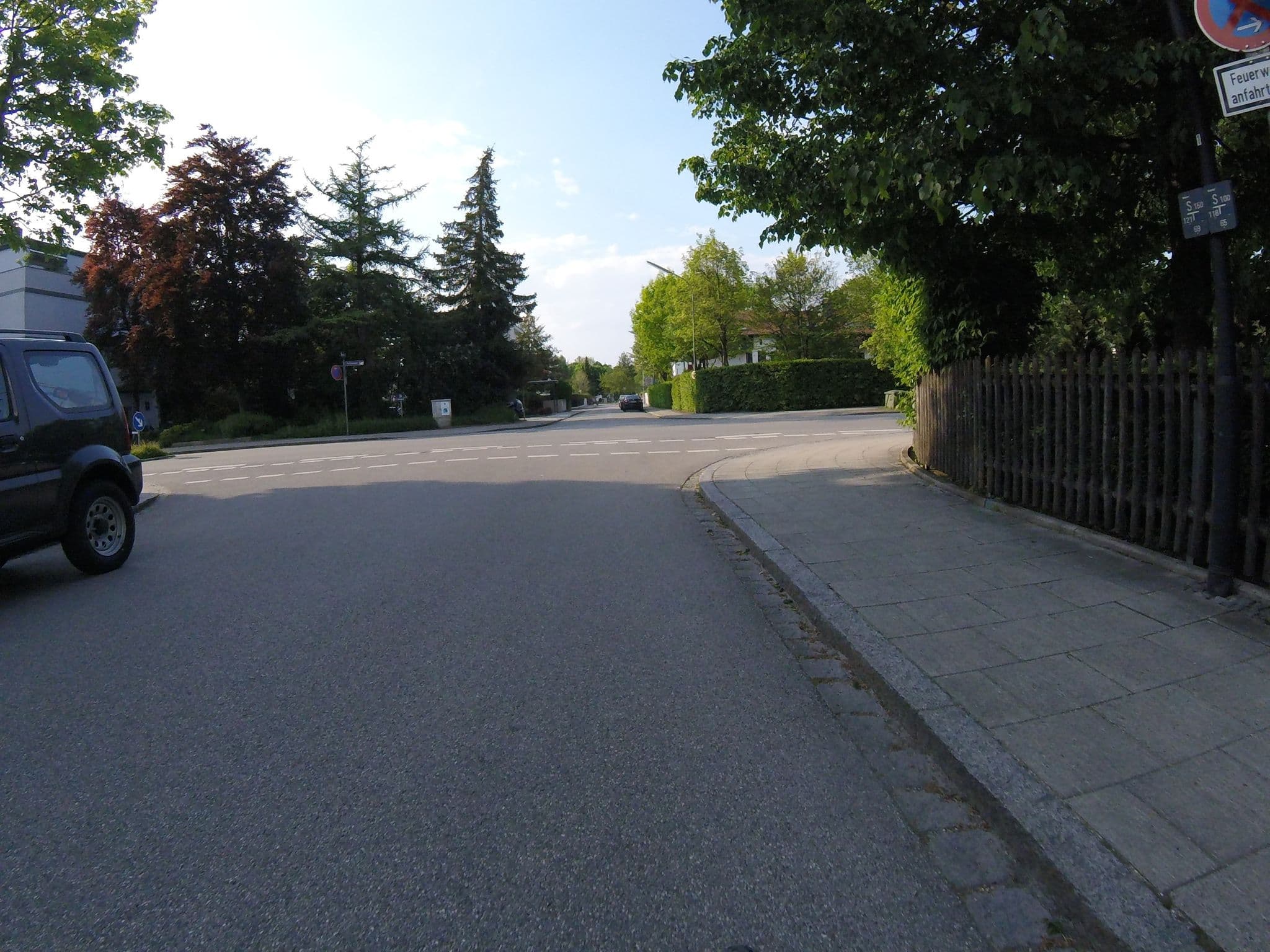 Street view near Hotel Mader, Ottobrunn bei München — © tonicity (CC BY-SA · Mapillary)