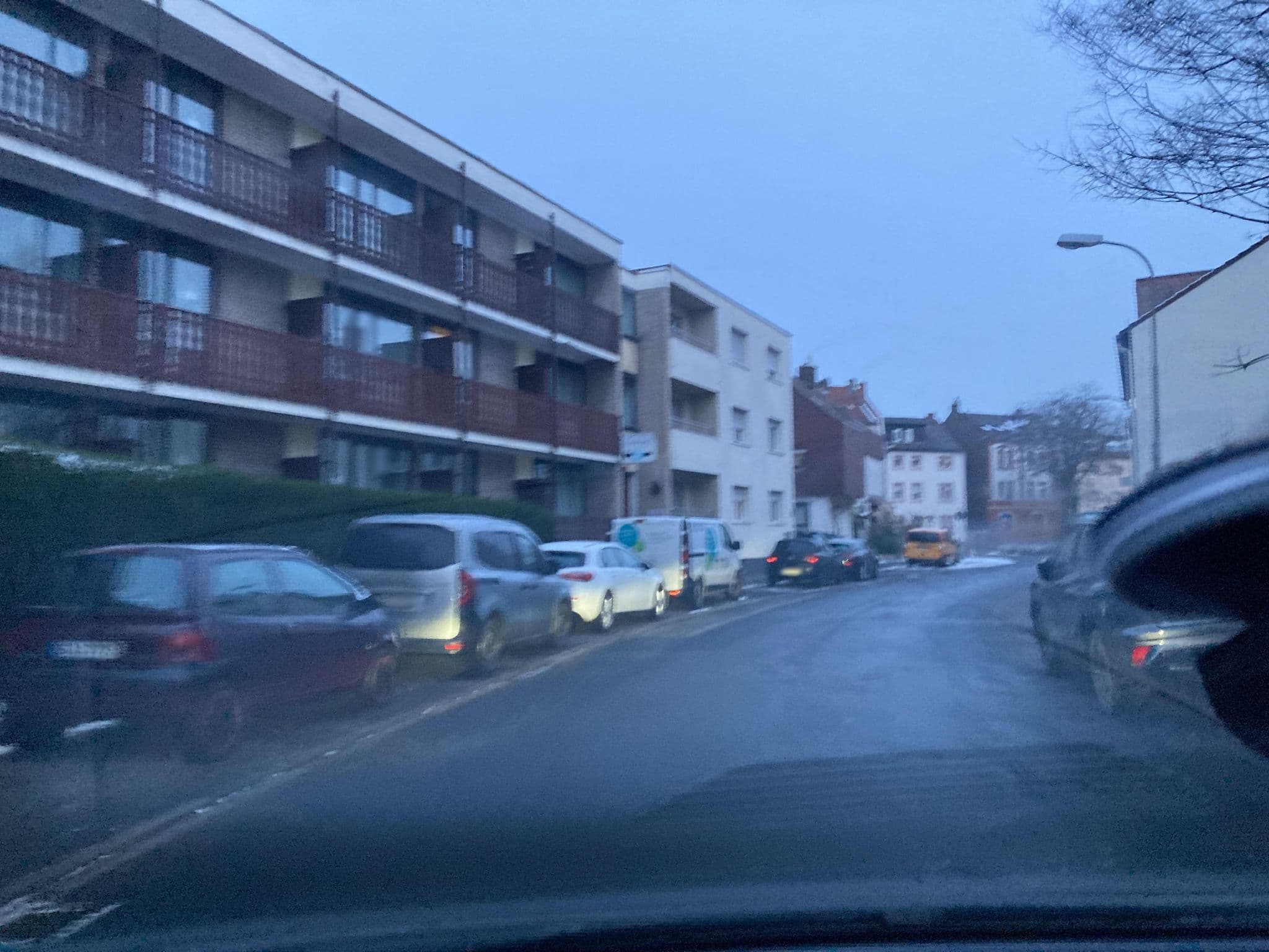 Street view near Mainbogenhotel, Offenbach — © robffm (CC BY-SA · Mapillary)