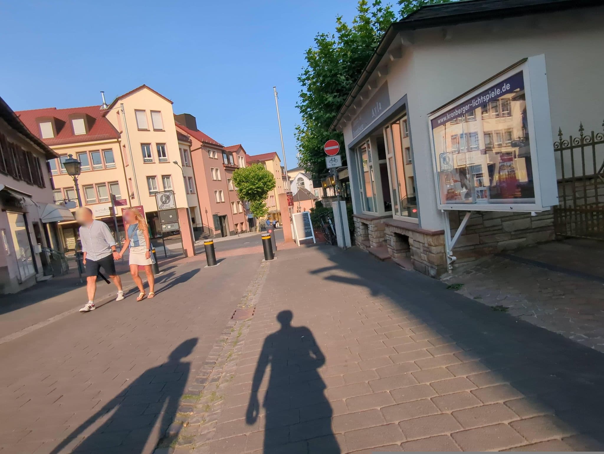 Street view near Hotel Schützenhof, Kronberg — © miguel_andrade (CC BY-SA · Mapillary)