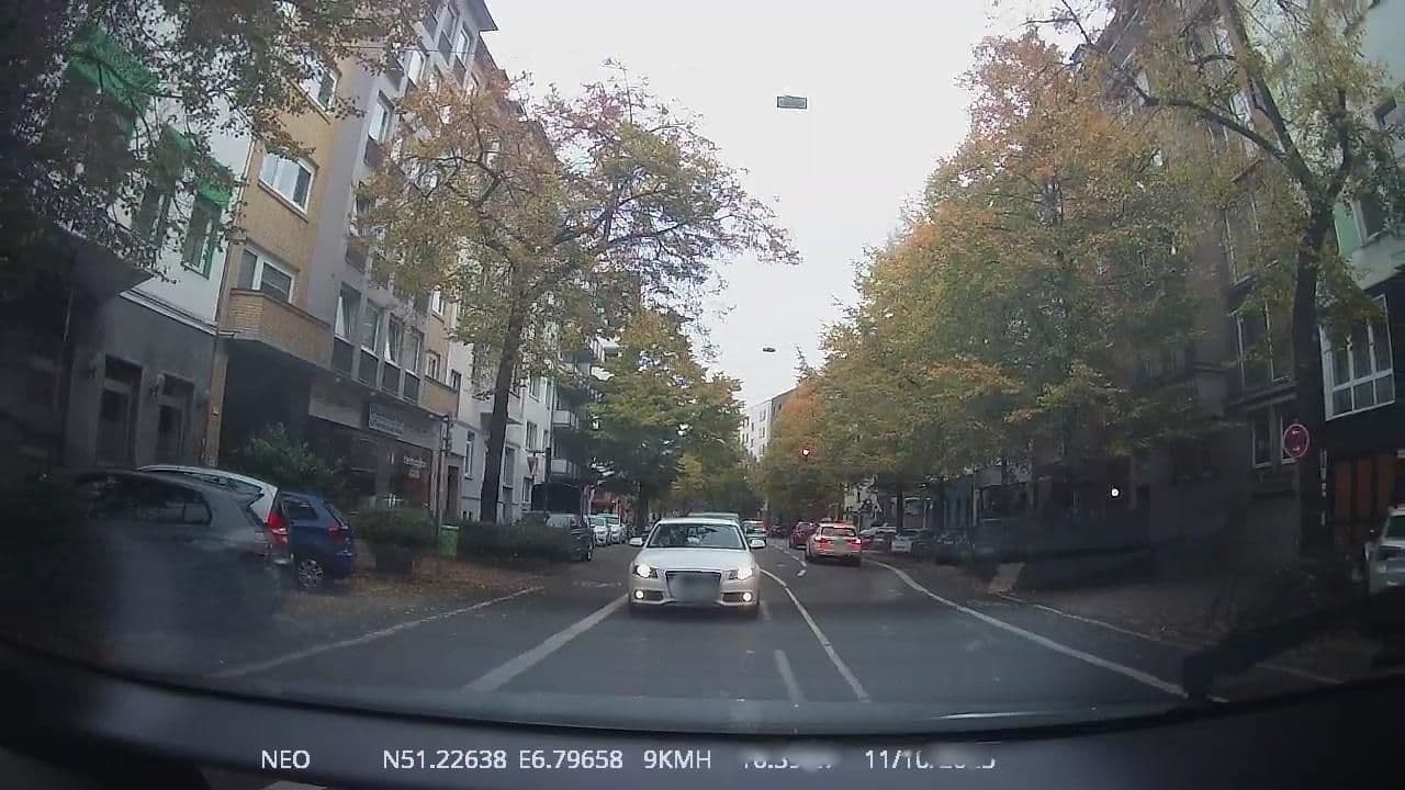 Street view near Schumacher, Düsseldorf — © TechniPorter (CC BY-SA · Mapillary)