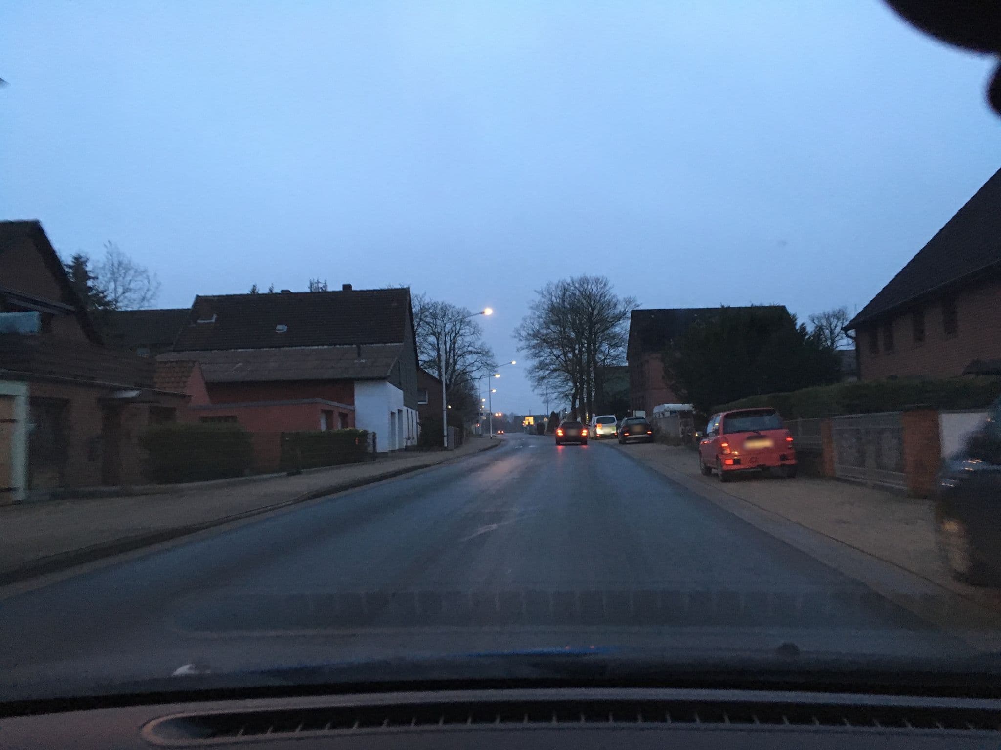 Street view near Hotel Kaiserhof, Misburg-Süd — © hotteliene (CC BY-SA · Mapillary)