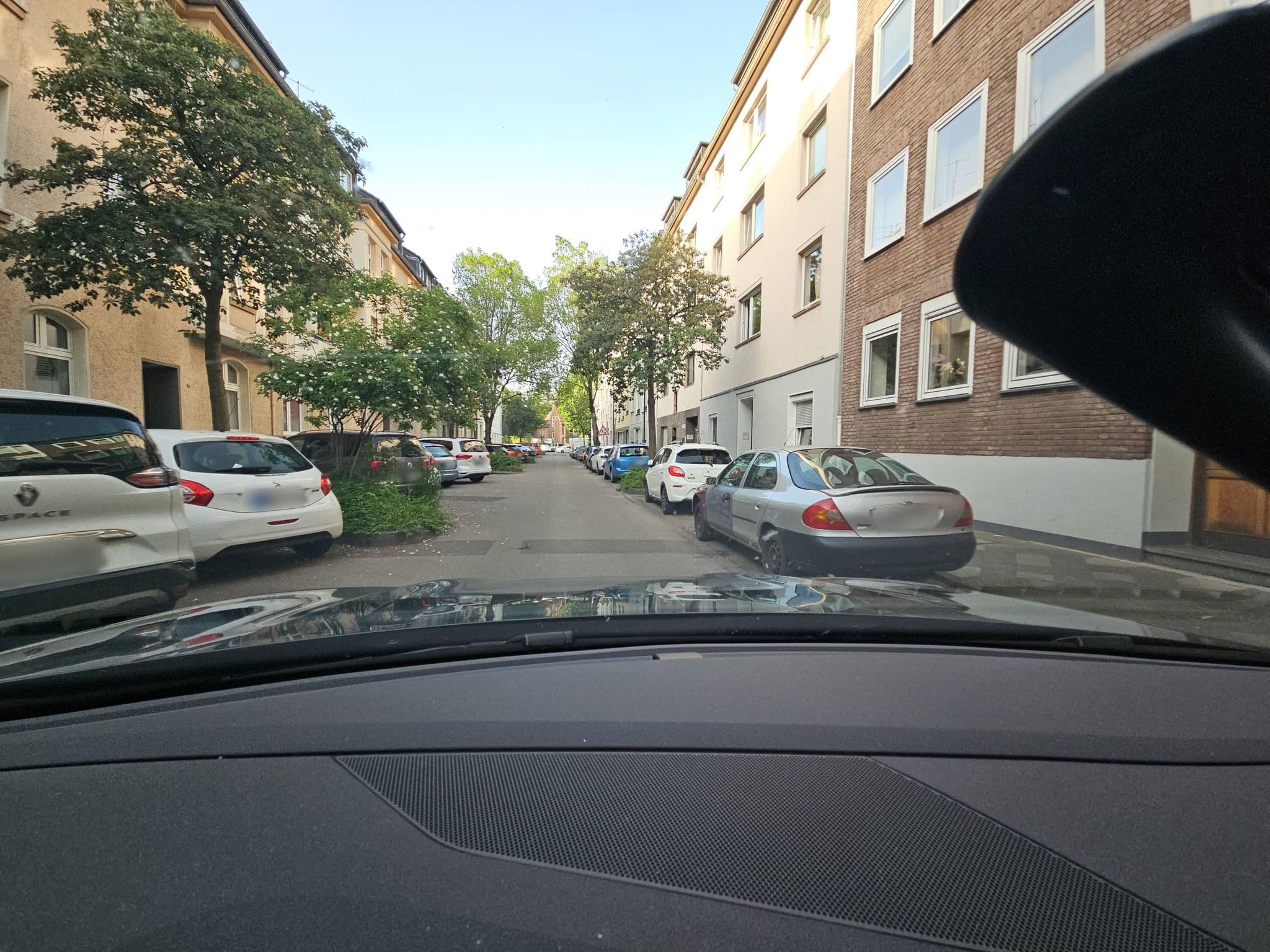 Street view near Engelbert, Düsseldorf — © toho (CC BY-SA · Mapillary)