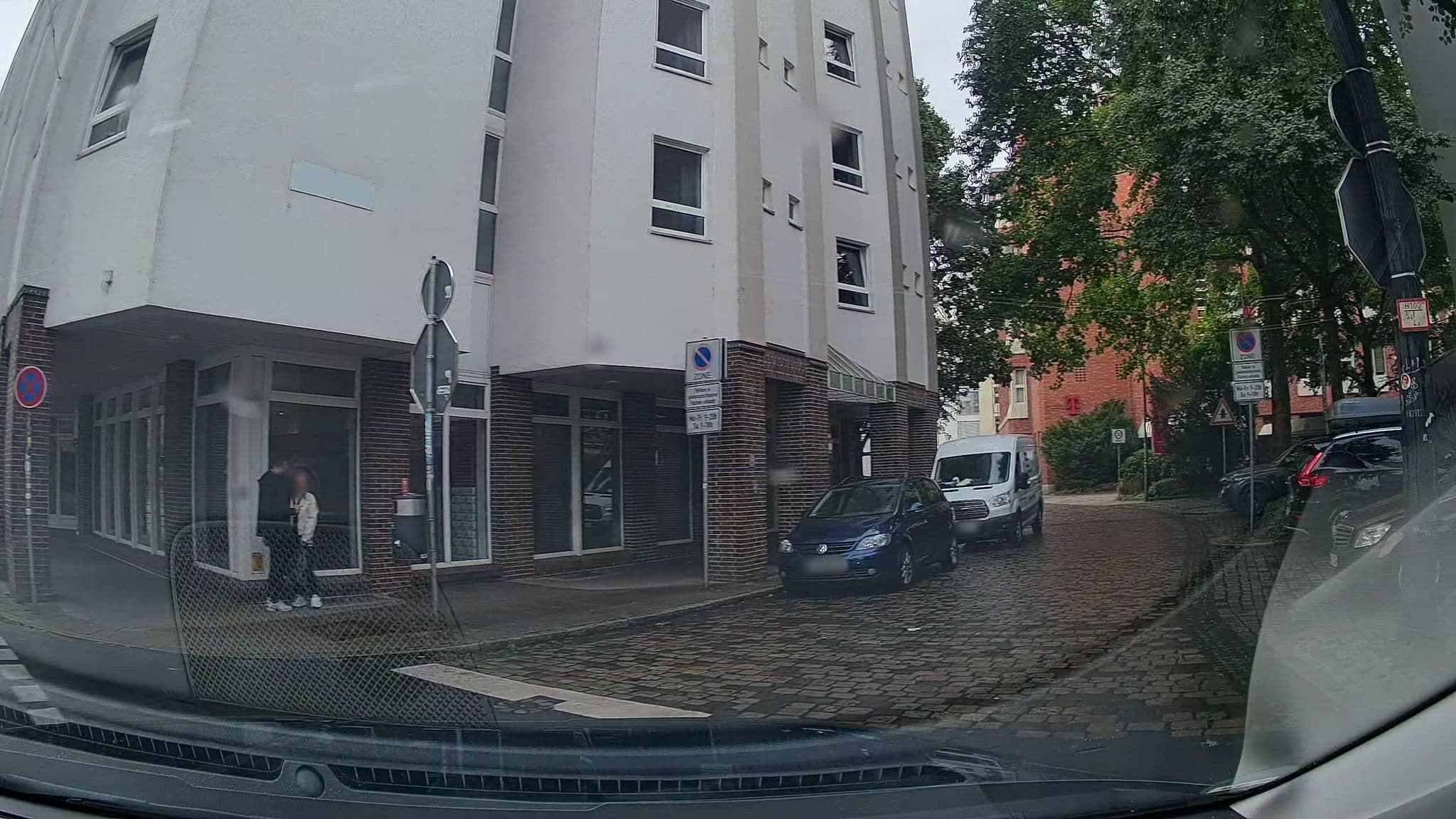 Street view near B&B Hotel Bremen-Altstadt, Bremen — © StefanS79 (CC BY-SA · Mapillary)