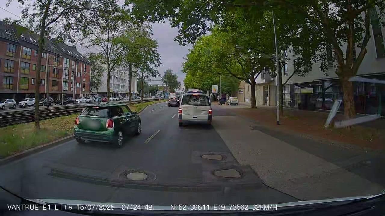 Street view near ibis Hannover City, Nordstadt — © Hightower- (CC BY-SA · Mapillary)