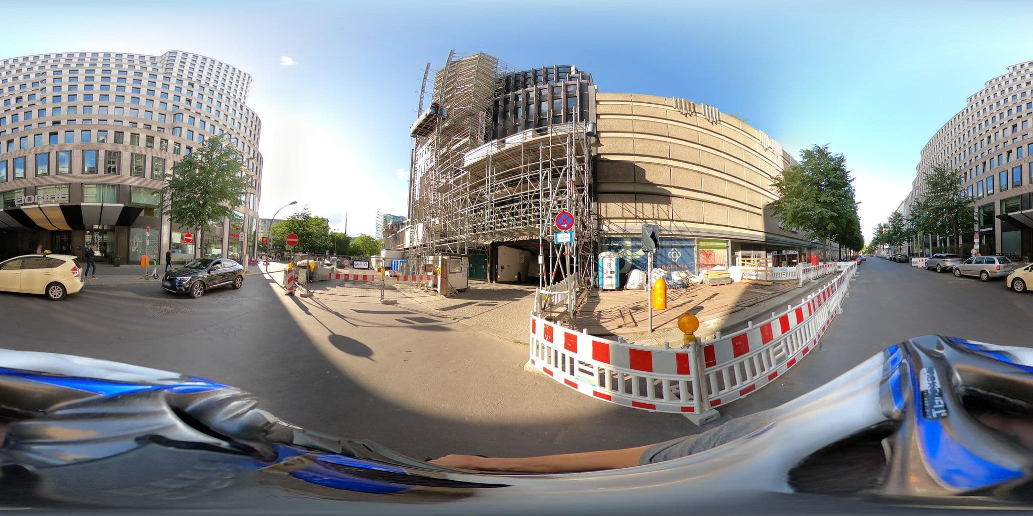 Street view near Dorint Kurfürstendamm, Schöneberg — © eserte (CC BY-SA · Mapillary)