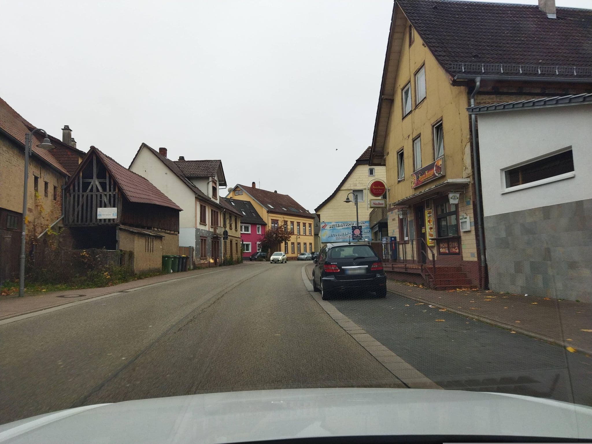 Street view near Landgasthof Zum Hirsch, Königsbach-Stein — © changchun1 (CC BY-SA · Mapillary)