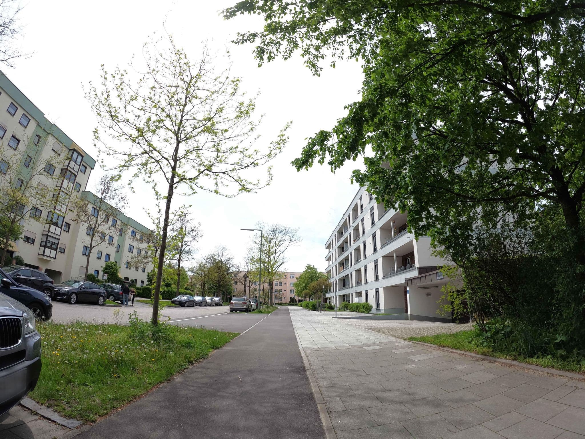 Street view near Hotel Perlach Allee, Neubiberg — © strubbl (CC BY-SA · Mapillary)