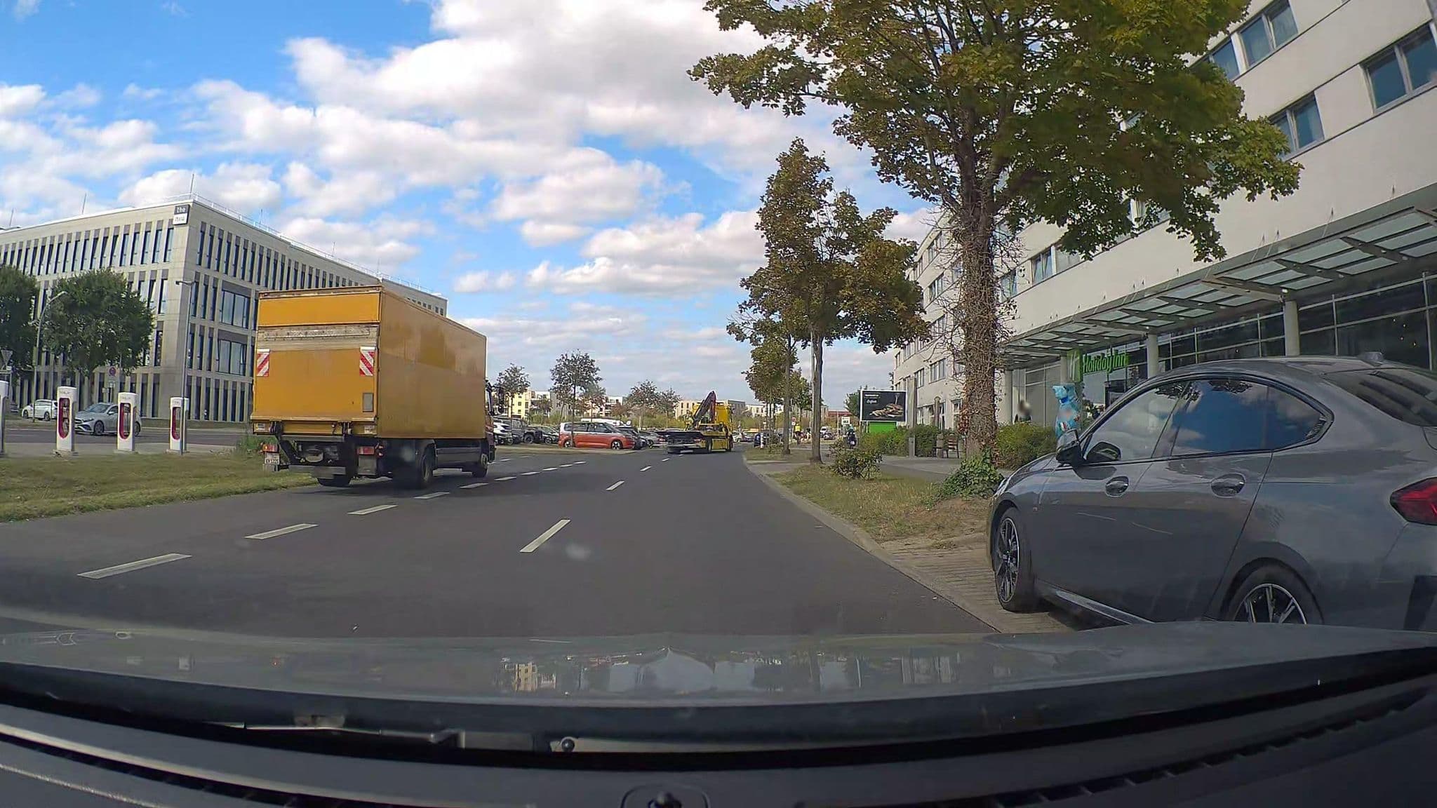 Street view near Holiday Inn Berlin Airport – Conference Centre, Schönefeld — © poxonline (CC BY-SA · Mapillary)