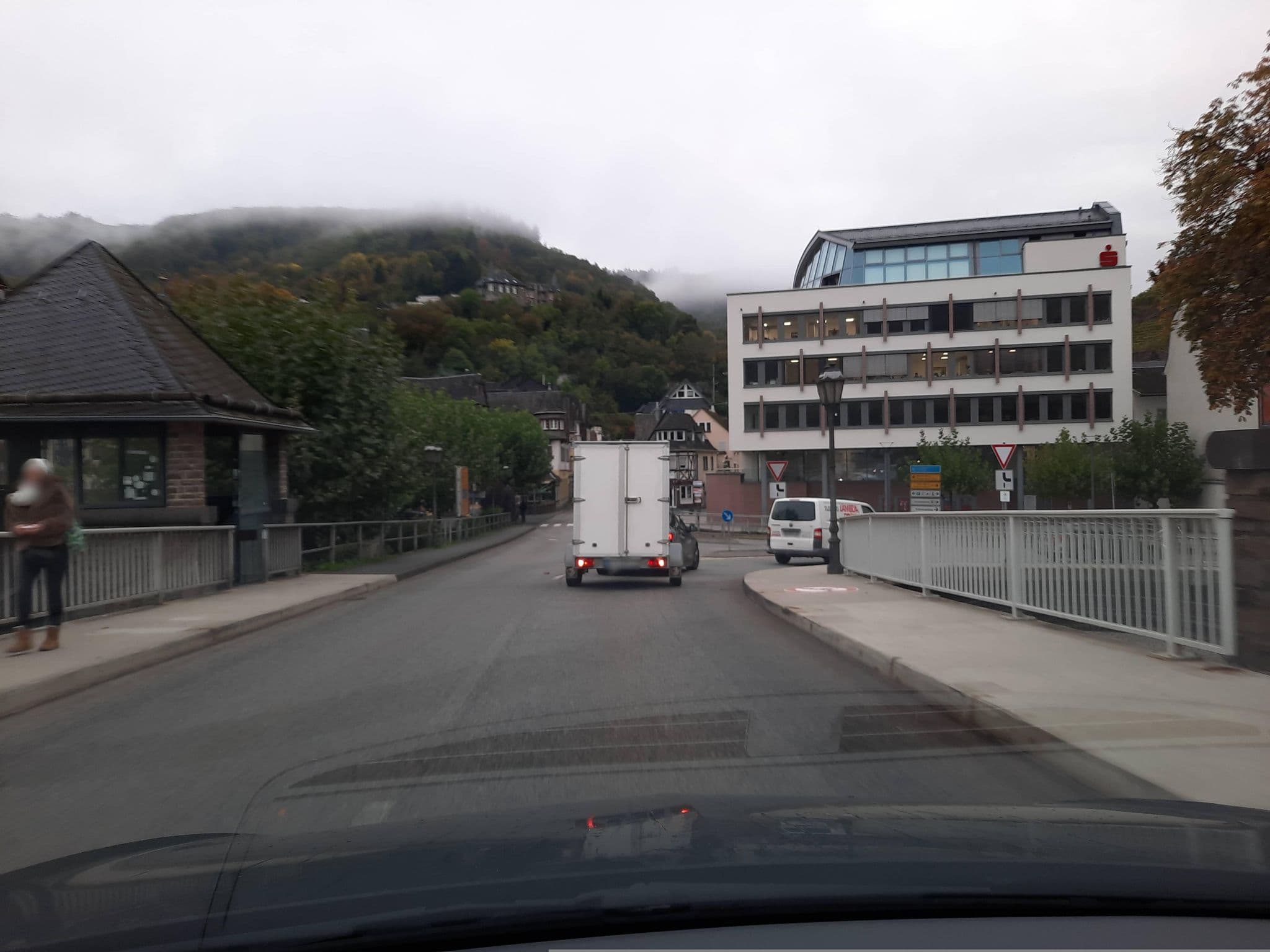 Street view near La Baia Hotel & Restaurant, Cochem — © Lowiekse (CC BY-SA · Mapillary)