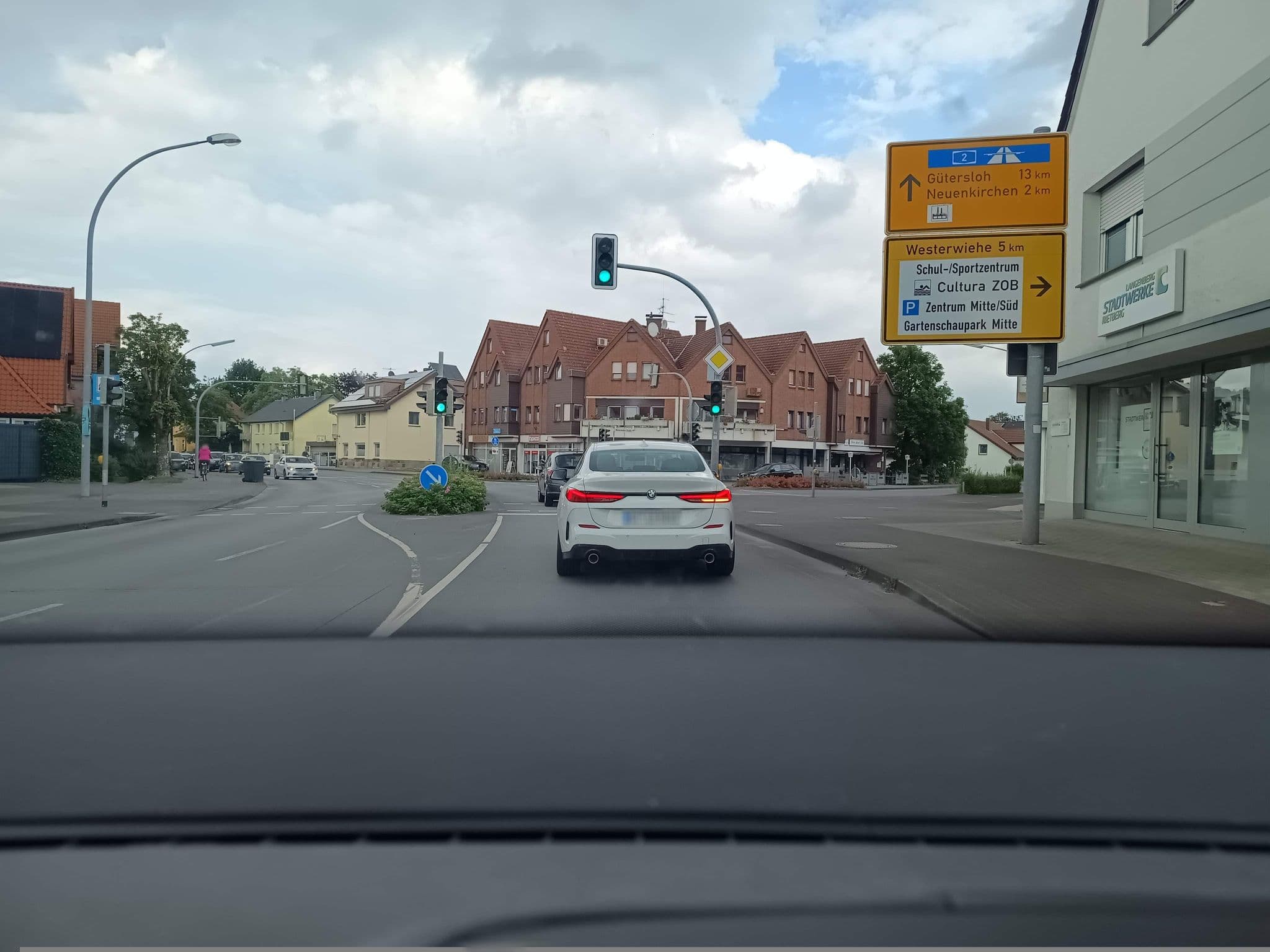 Street view near Hotel Gasthof Zur Post, Rietberg — © zuse (CC BY-SA · Mapillary)
