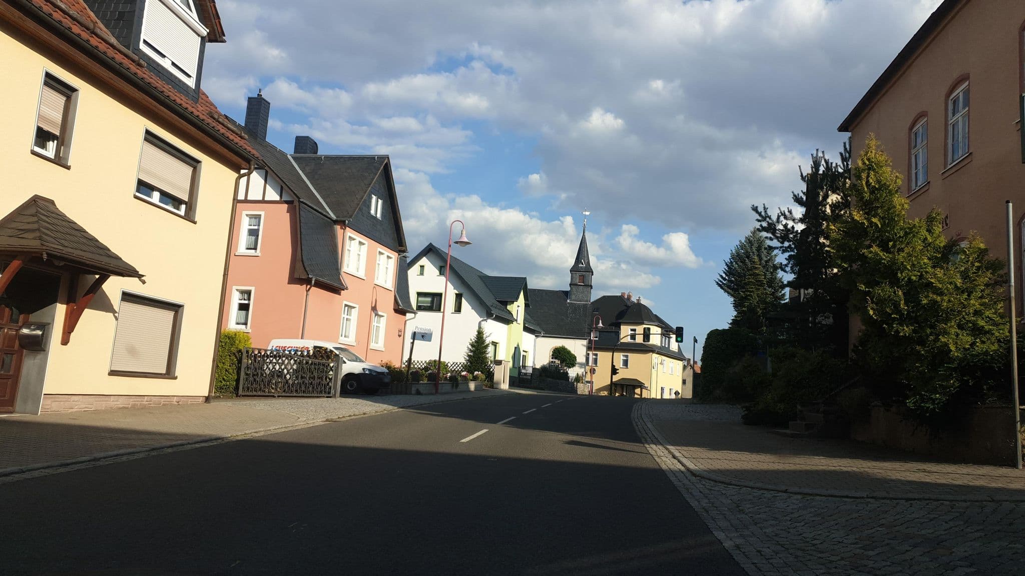 Street view near Pension Heinrichsort, Hohndorf — © canislupus (CC BY-SA · Mapillary)