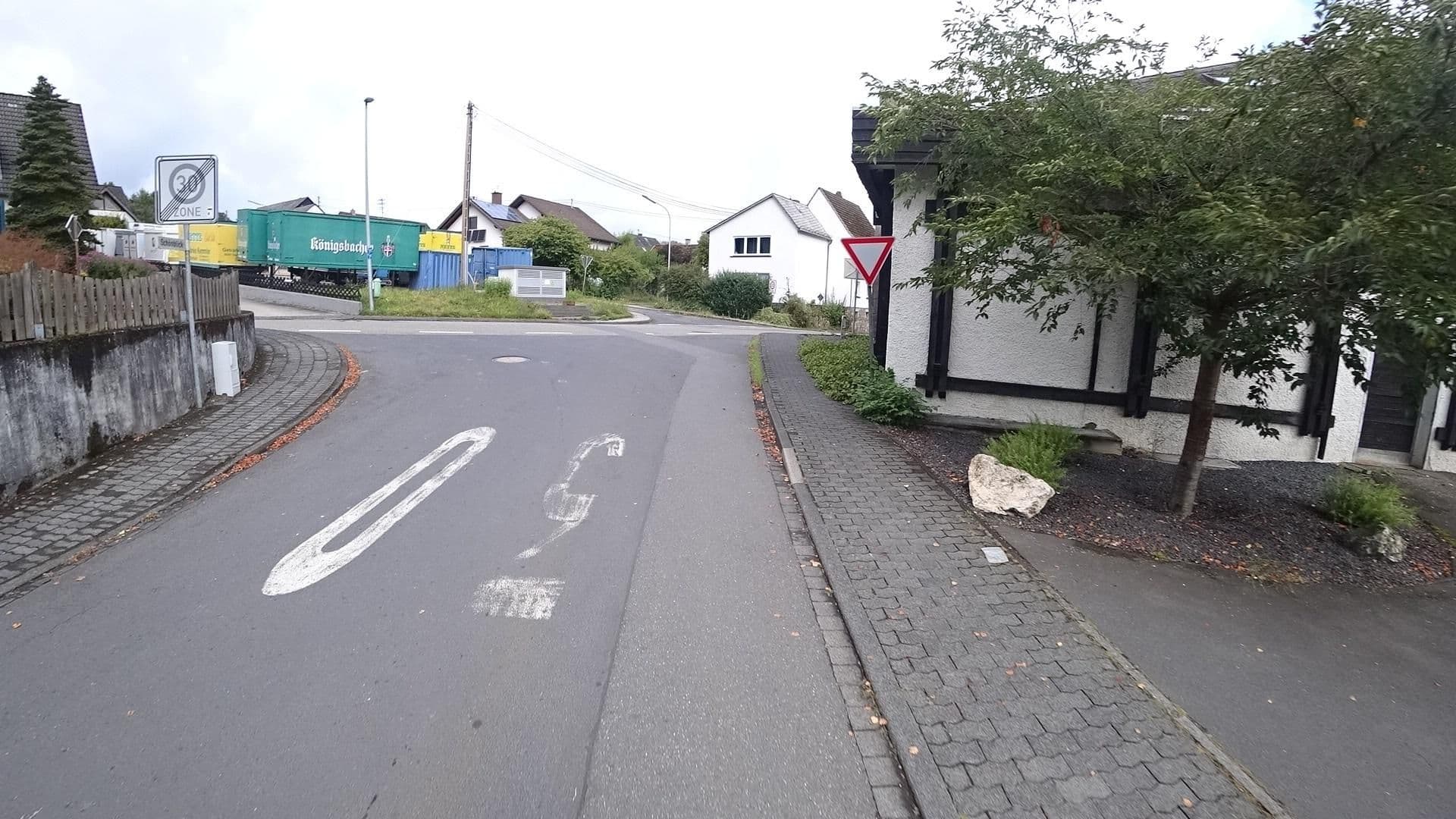 Street view near Country-Hotel, Urbach-Überdorf — © slp_gho (CC BY-SA · Mapillary)
