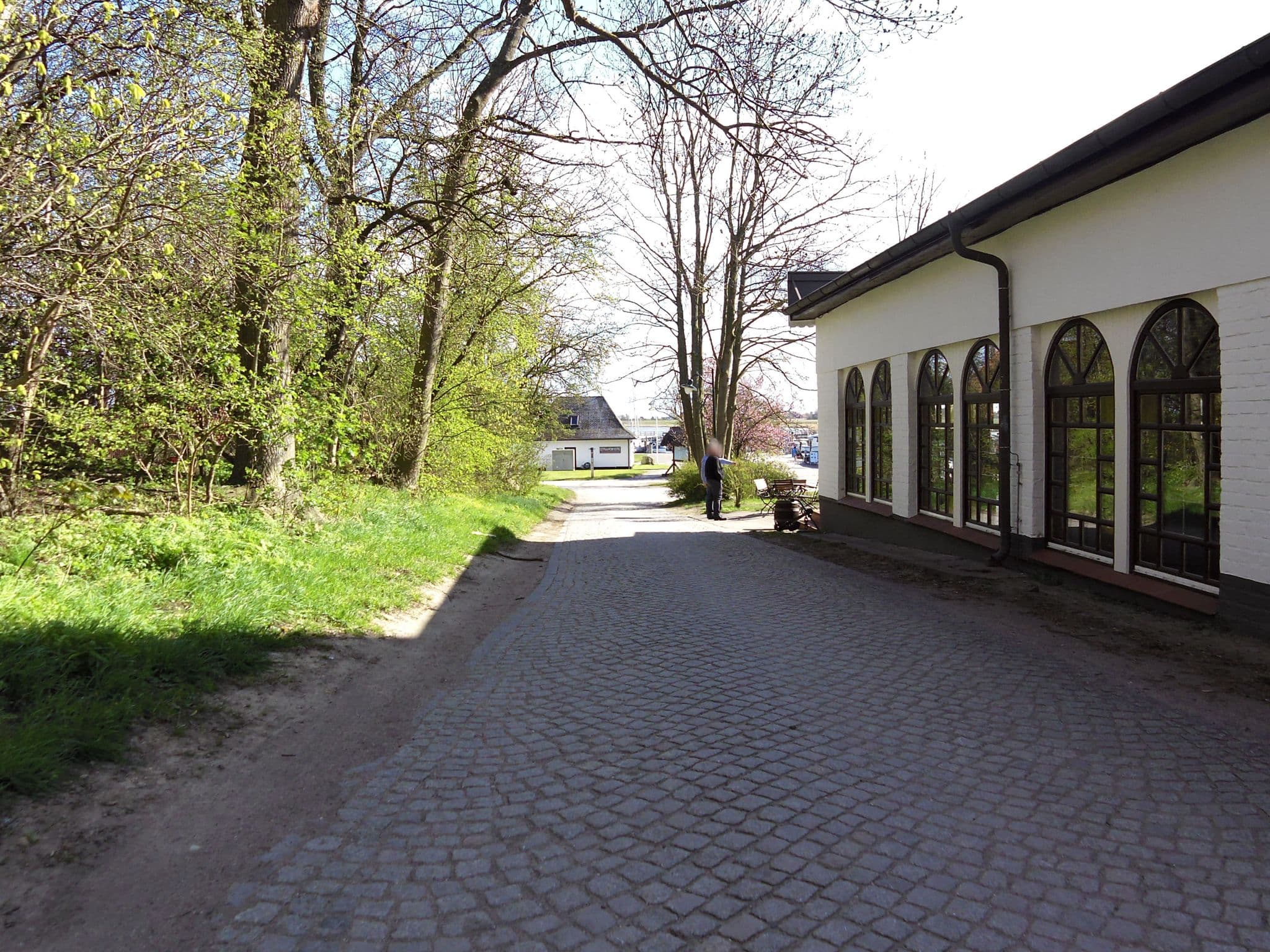 Street view near Hitthim, Hiddensee — © zoegglmeyr (CC BY-SA · Mapillary)