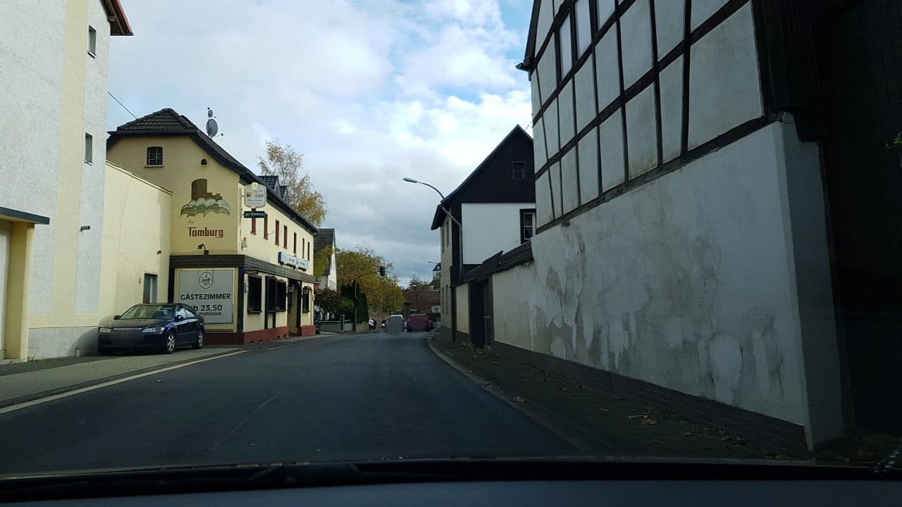 Street view near Zur Tomburg, Rheinbach — © Lowiekse (CC BY-SA · Mapillary)