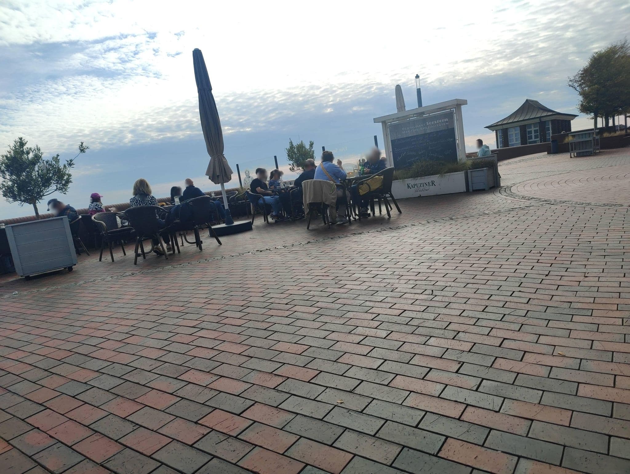Street view near Strandhotel Seestern, Wilhelmshaven — © zox (CC BY-SA · Mapillary)