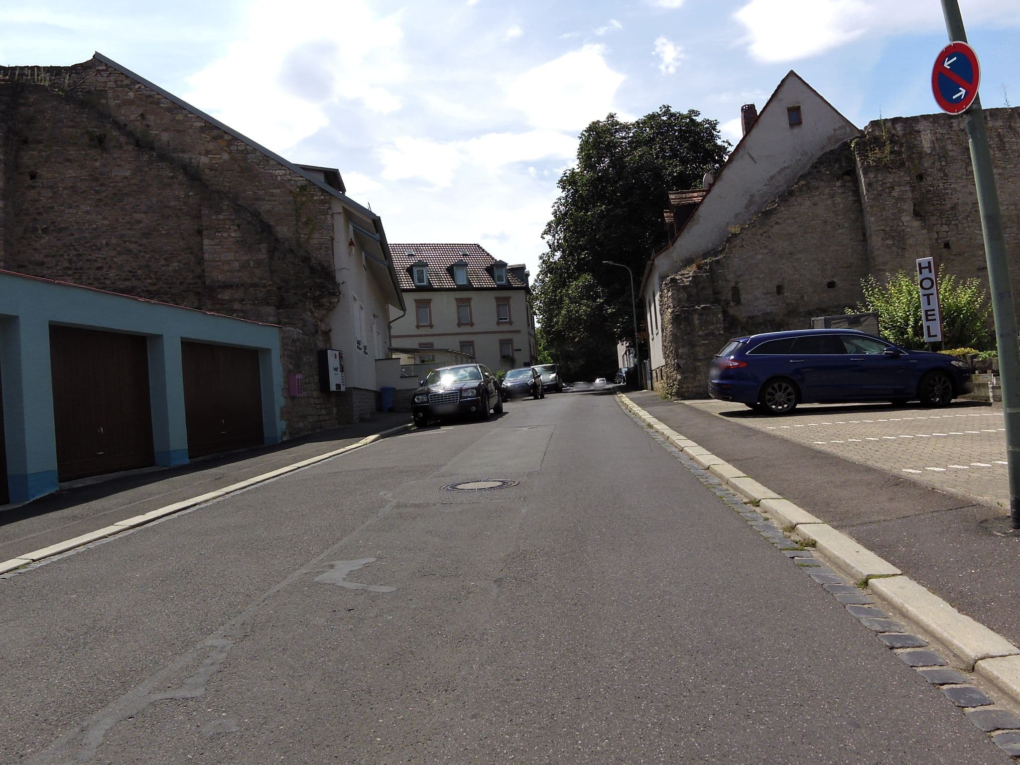 Street view near Gasthaus Hotel Brehm, Randersacker — © zoegglmeyr (CC BY-SA · Mapillary)