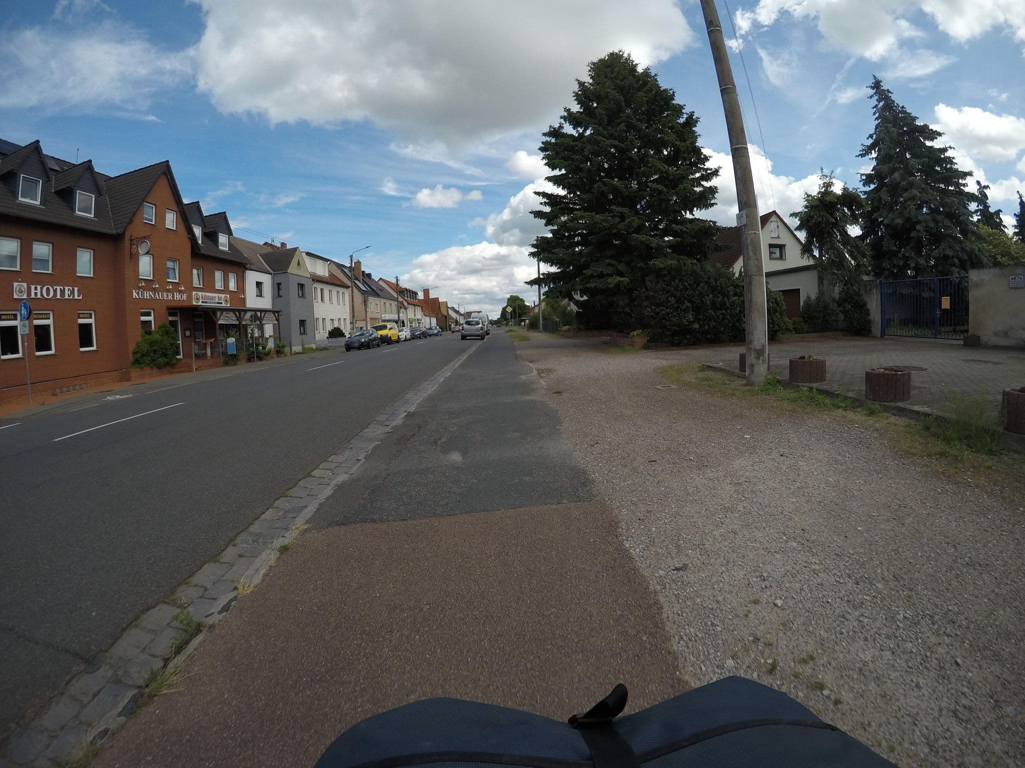 Street view near Hotel Kühnauer Hof, Dessau — © mfa (CC BY-SA · Mapillary)