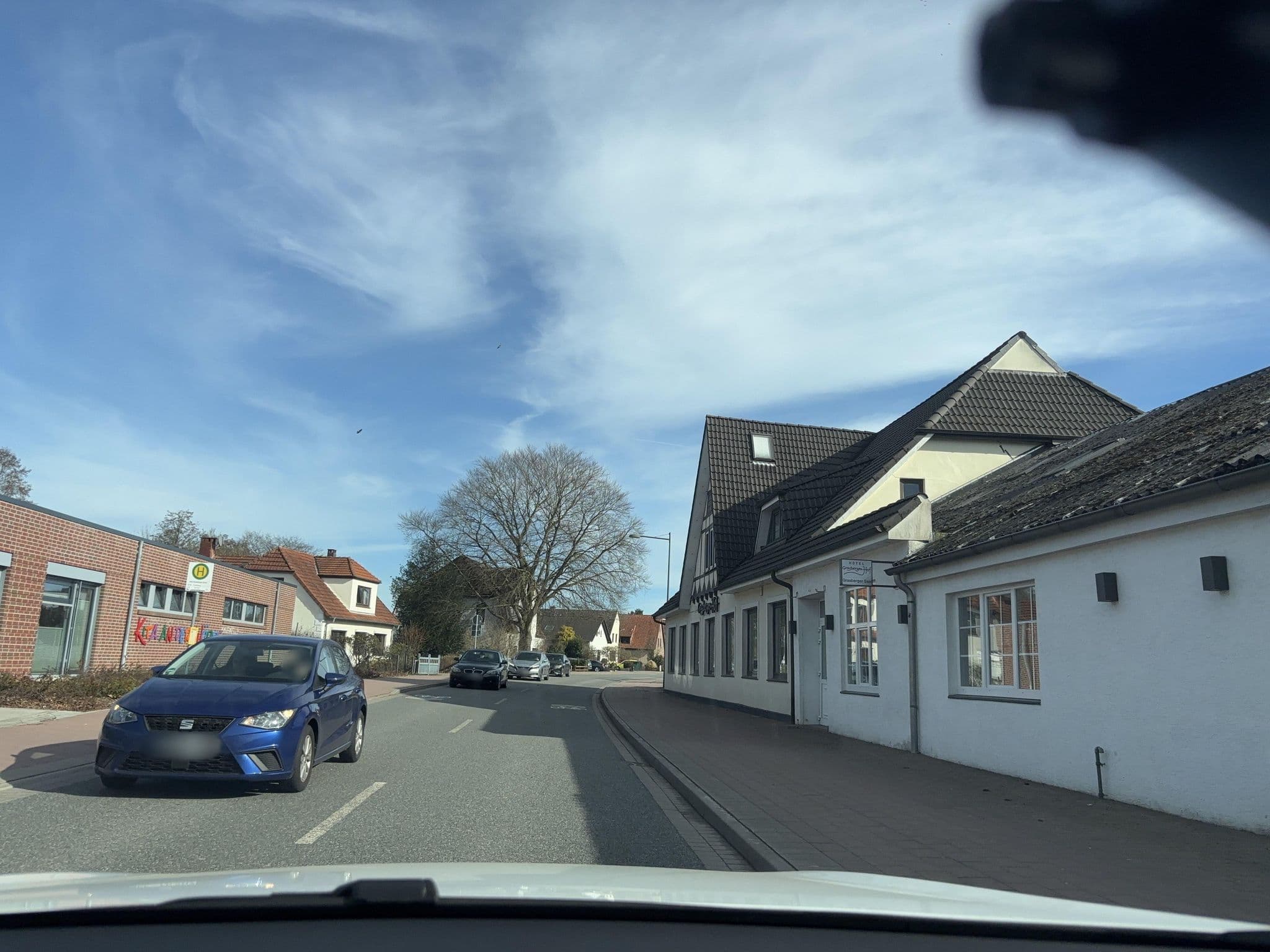 Street view near Grasberger Hof, Grasberg — © Karinaclang (CC BY-SA · Mapillary)