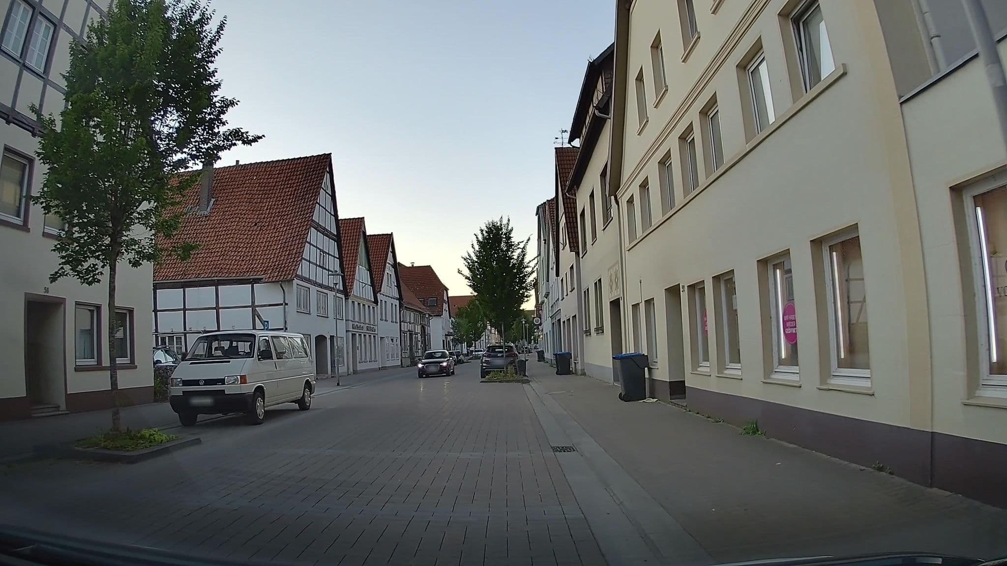 Street view near Altes Brauhaus (Ausser Betrieb), Lügde — © hendel (CC BY-SA · Mapillary)