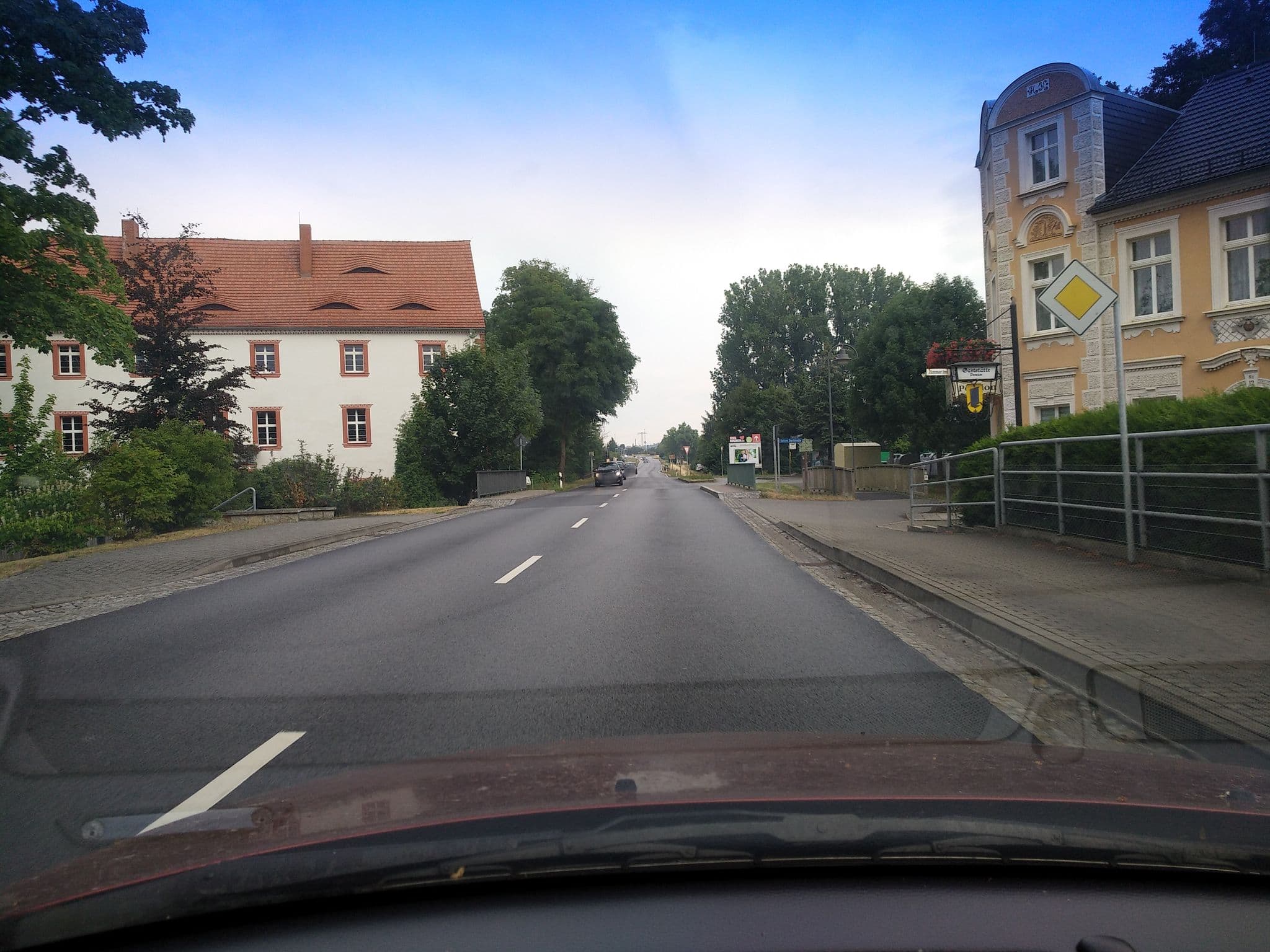 Street view near Zur Alten Apotheke, Kodersdorf — © dasza (CC BY-SA · Mapillary)