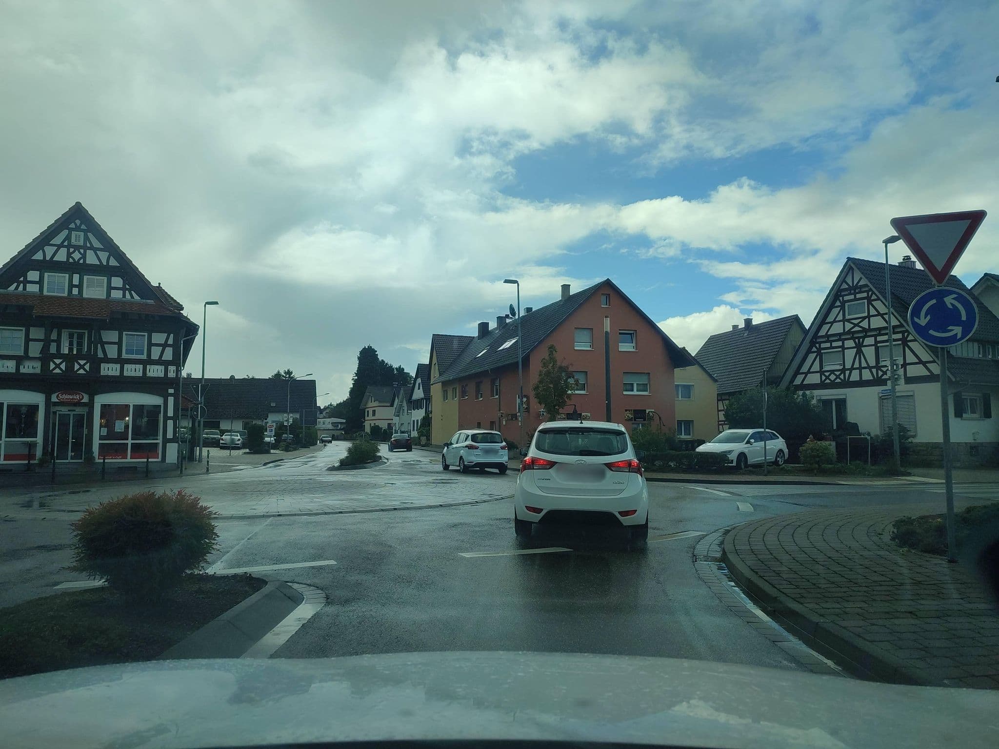 Street view near Gasthaus zum Hirsch, Ottersweier — © karthoo (CC BY-SA · Mapillary)