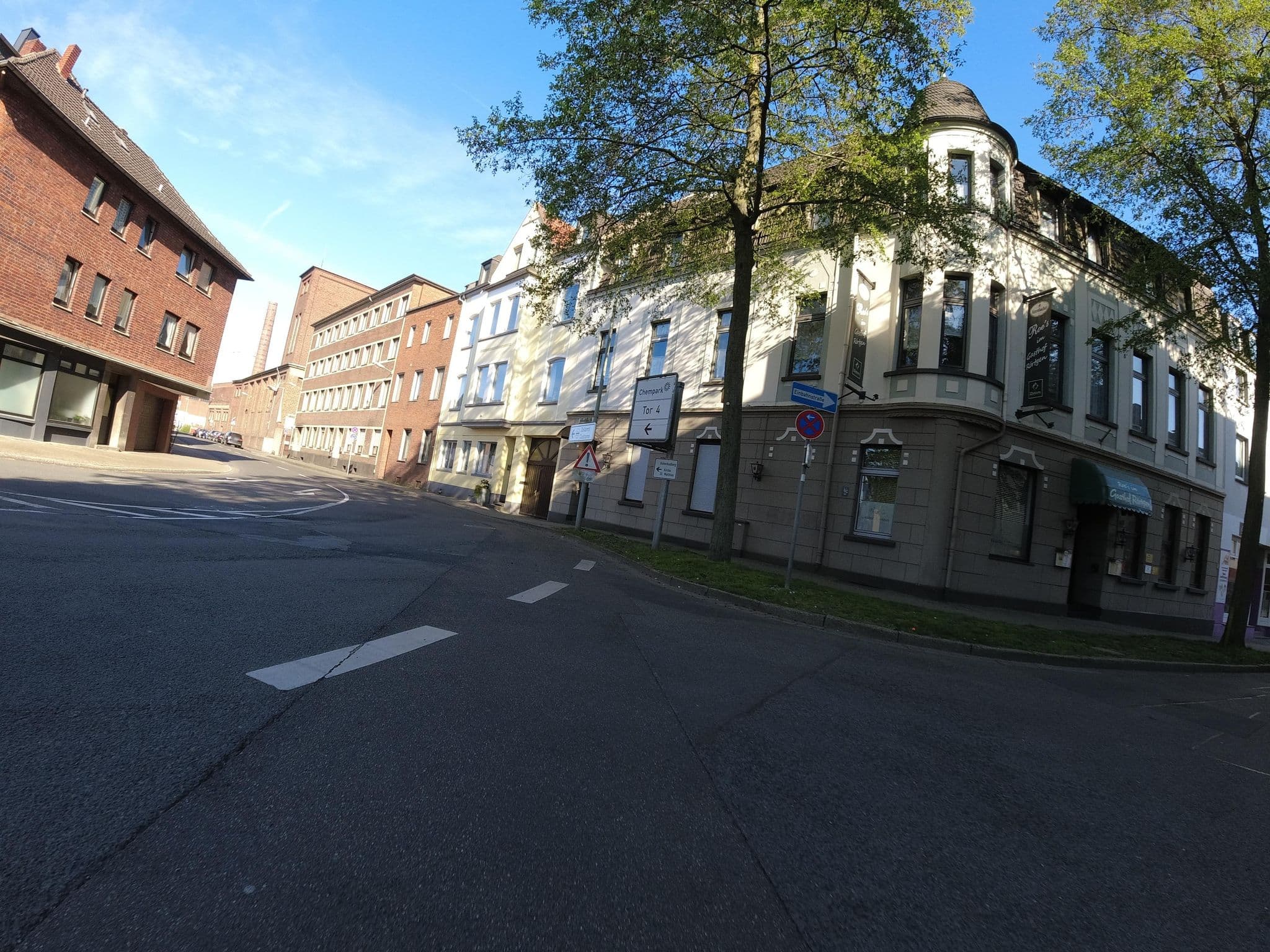 Street view near Pension Rörtgen, Uerdingen — © ralrei (CC BY-SA · Mapillary)