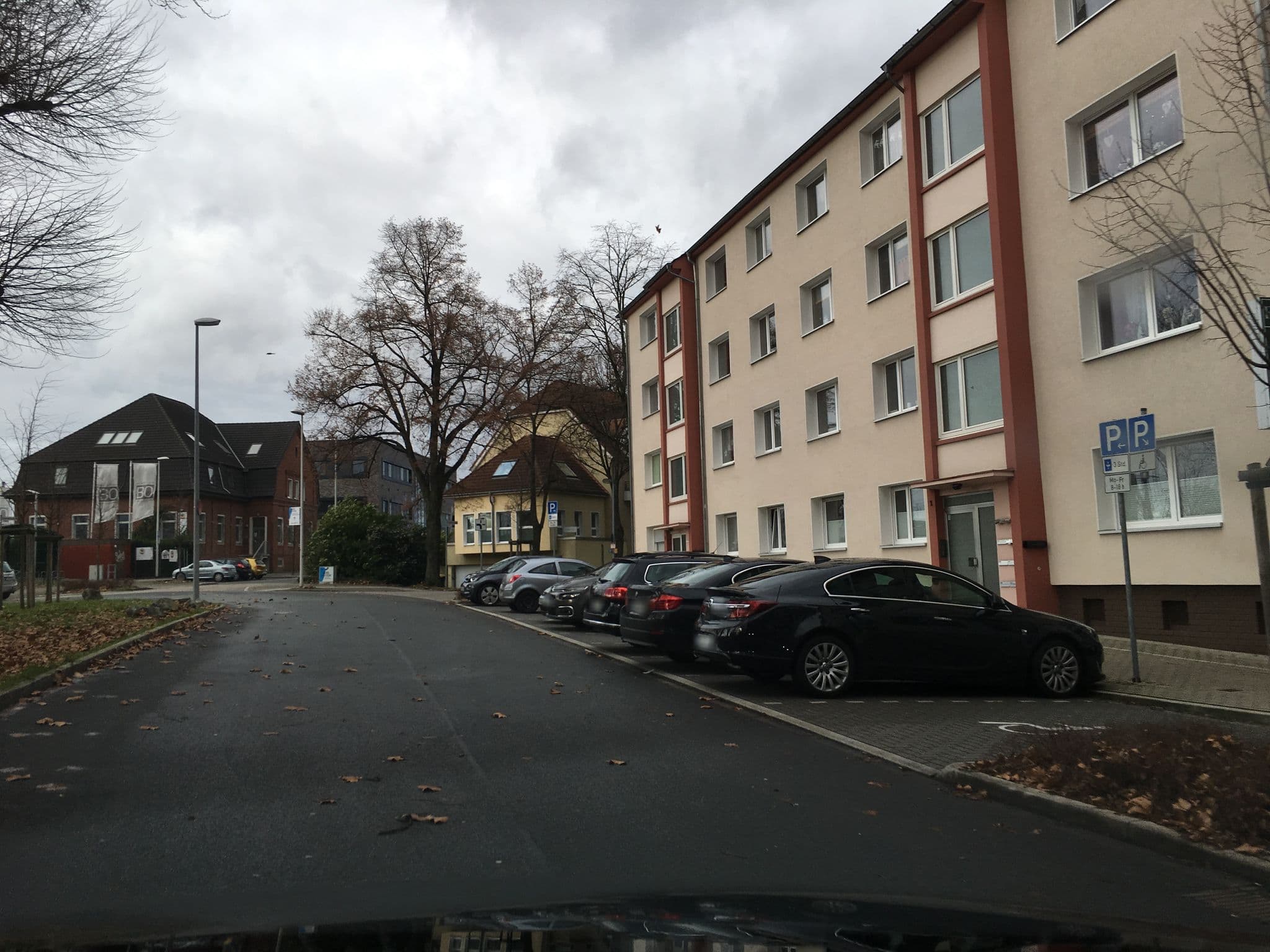 Street view near Monopol, Hilden — © wladimir (CC BY-SA · Mapillary)