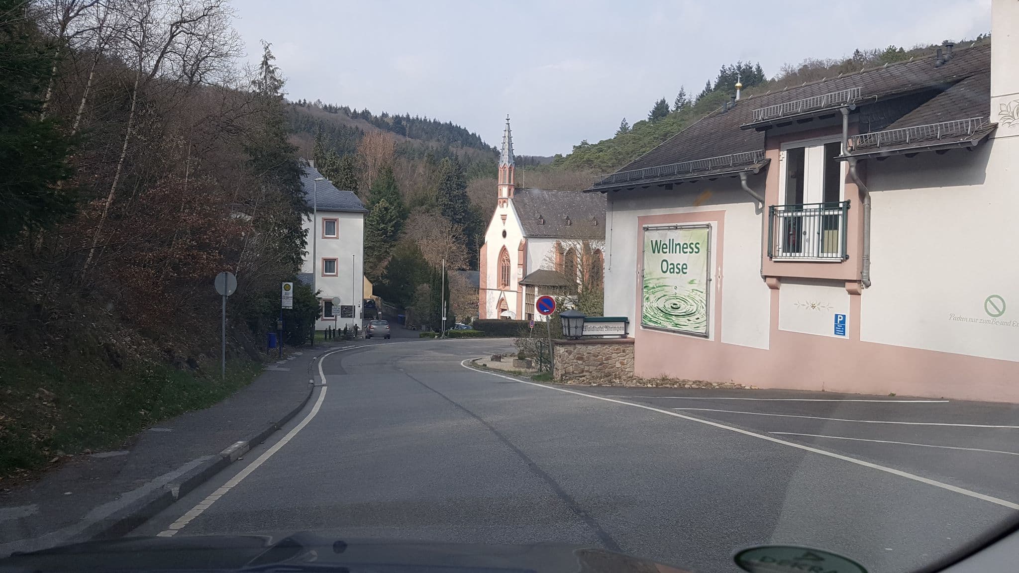 Street view near Waldhotel Rheingau, Geisenheim — © jurgenweighardt (CC BY-SA · Mapillary)