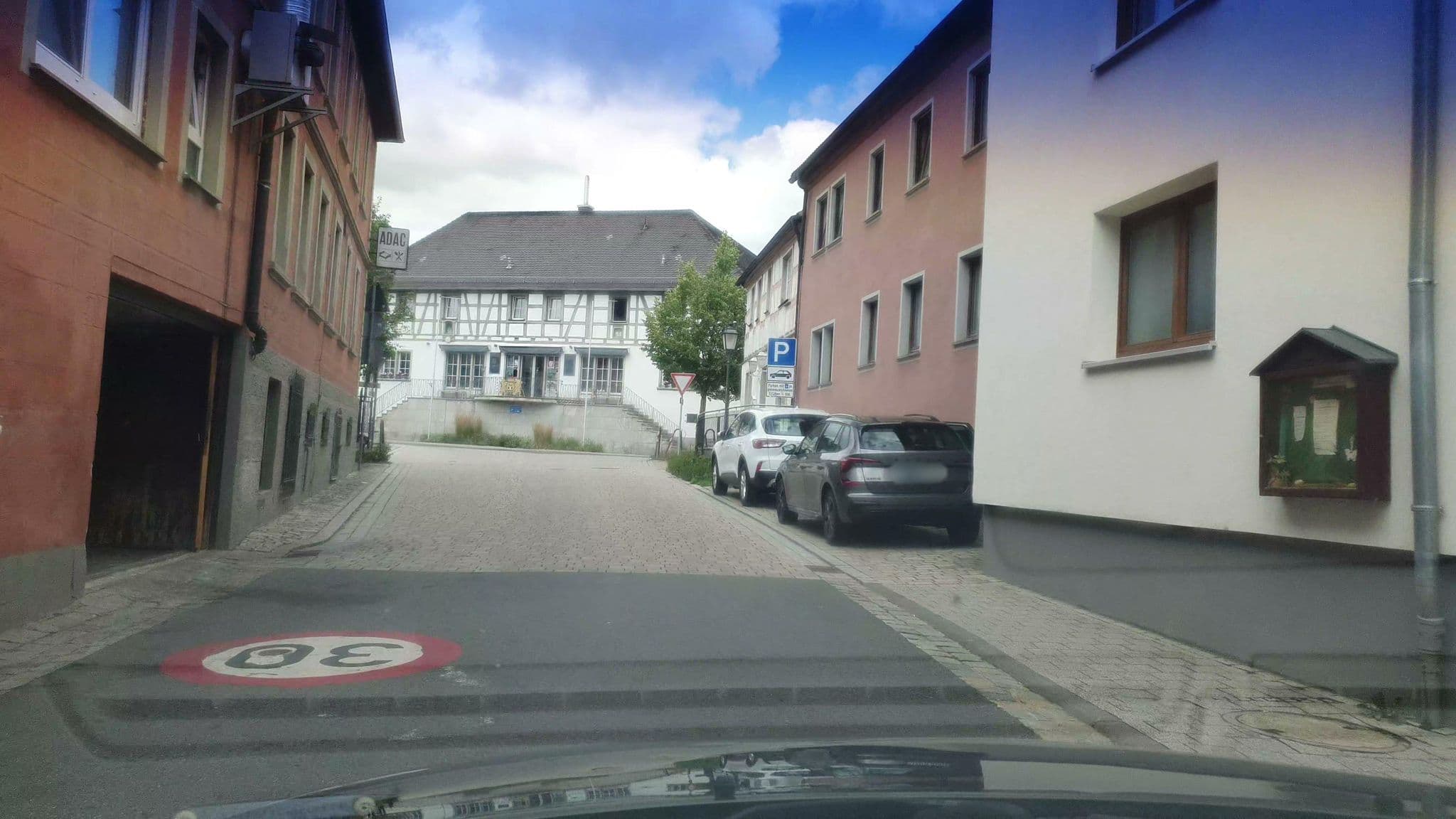 Street view near Gaststube Krone, Geiselwind — © r66 (CC BY-SA · Mapillary)