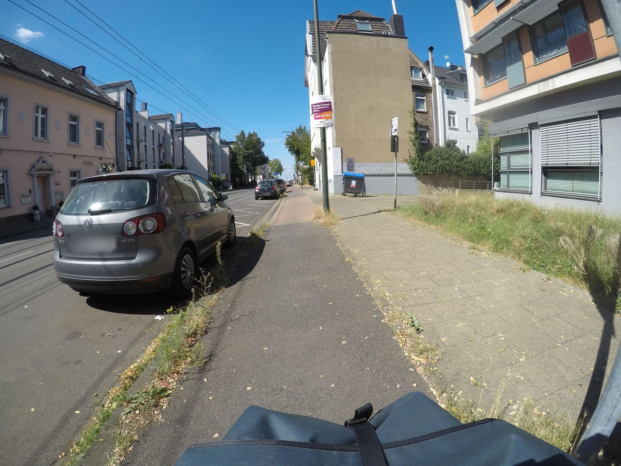 Street view near Hotel Restaurant Pigage, Wersten — © mfa (CC BY-SA · Mapillary)