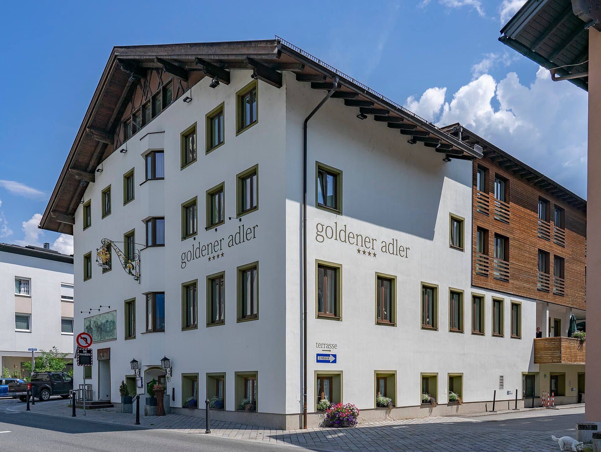 Hotel Goldener Adler (via Wikimedia Commons, CC BY-SA 4.0)