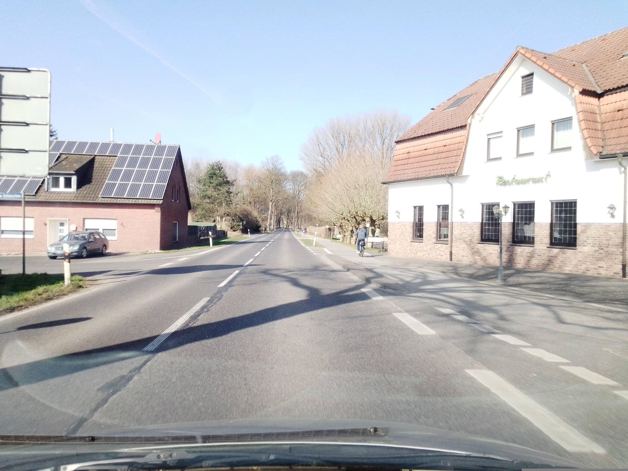 Street view near Hotel zum Schänzchen, Nettetal — © joopjrvdl (CC BY-SA · Mapillary)