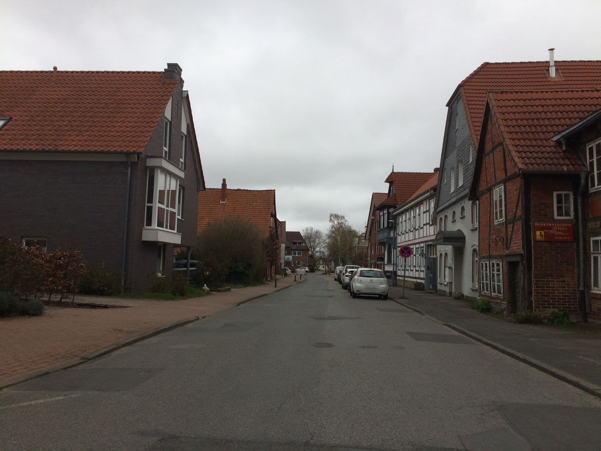 Street view near Hotel Ratskeller Gehrden, Gehrden — © bne (CC BY-SA · Mapillary)