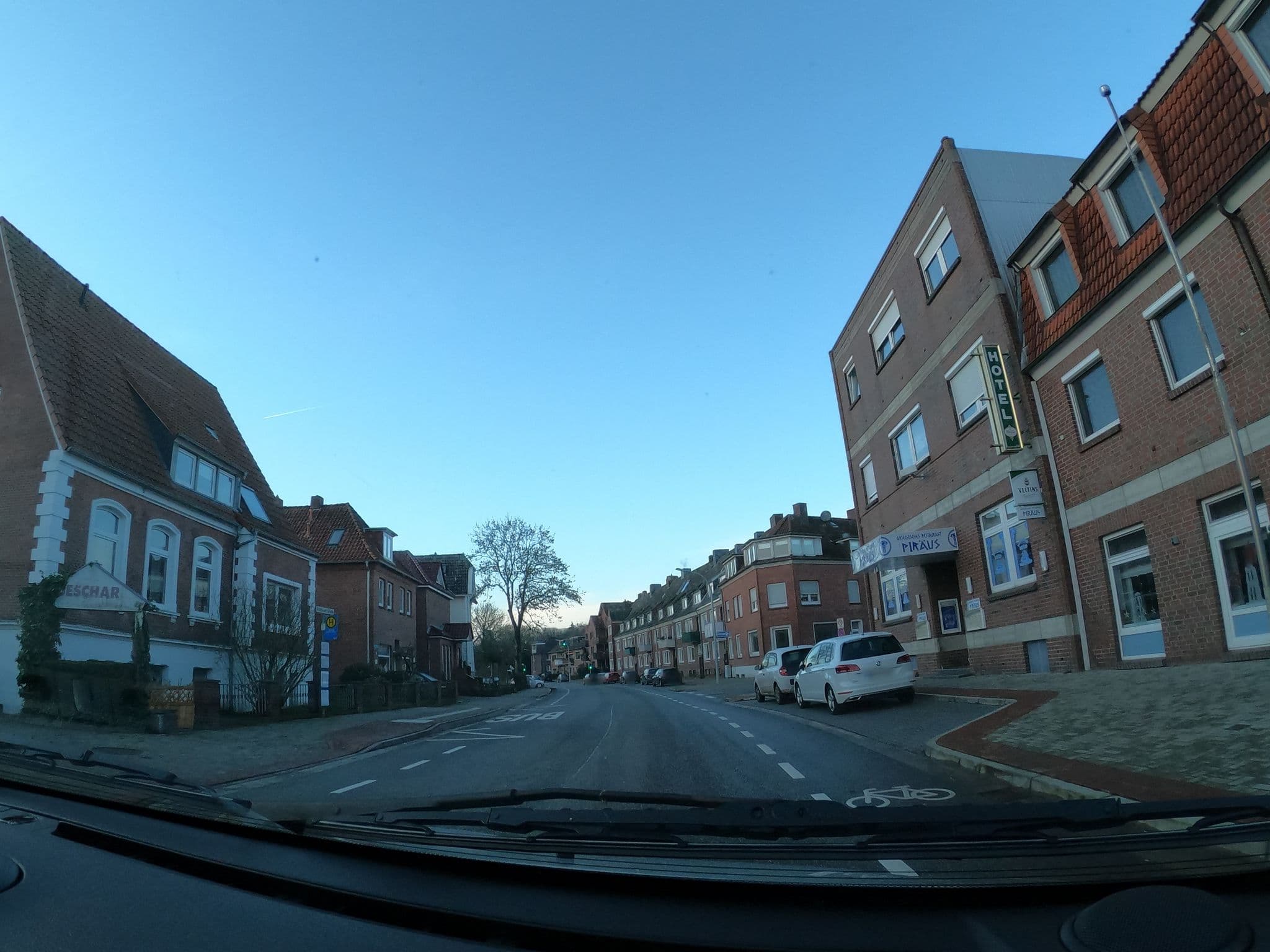 Street view near Prinz Heinrich, Emden — © 2ce5345 (CC BY-SA · Mapillary)
