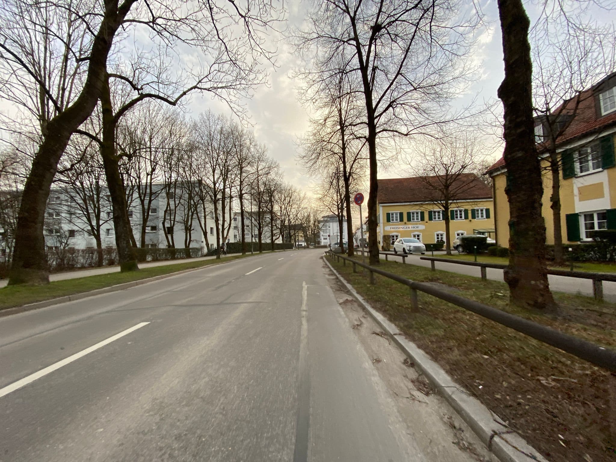 Street view near Freisinger Hof, Unterföhring — © piaitsch (CC BY-SA · Mapillary)