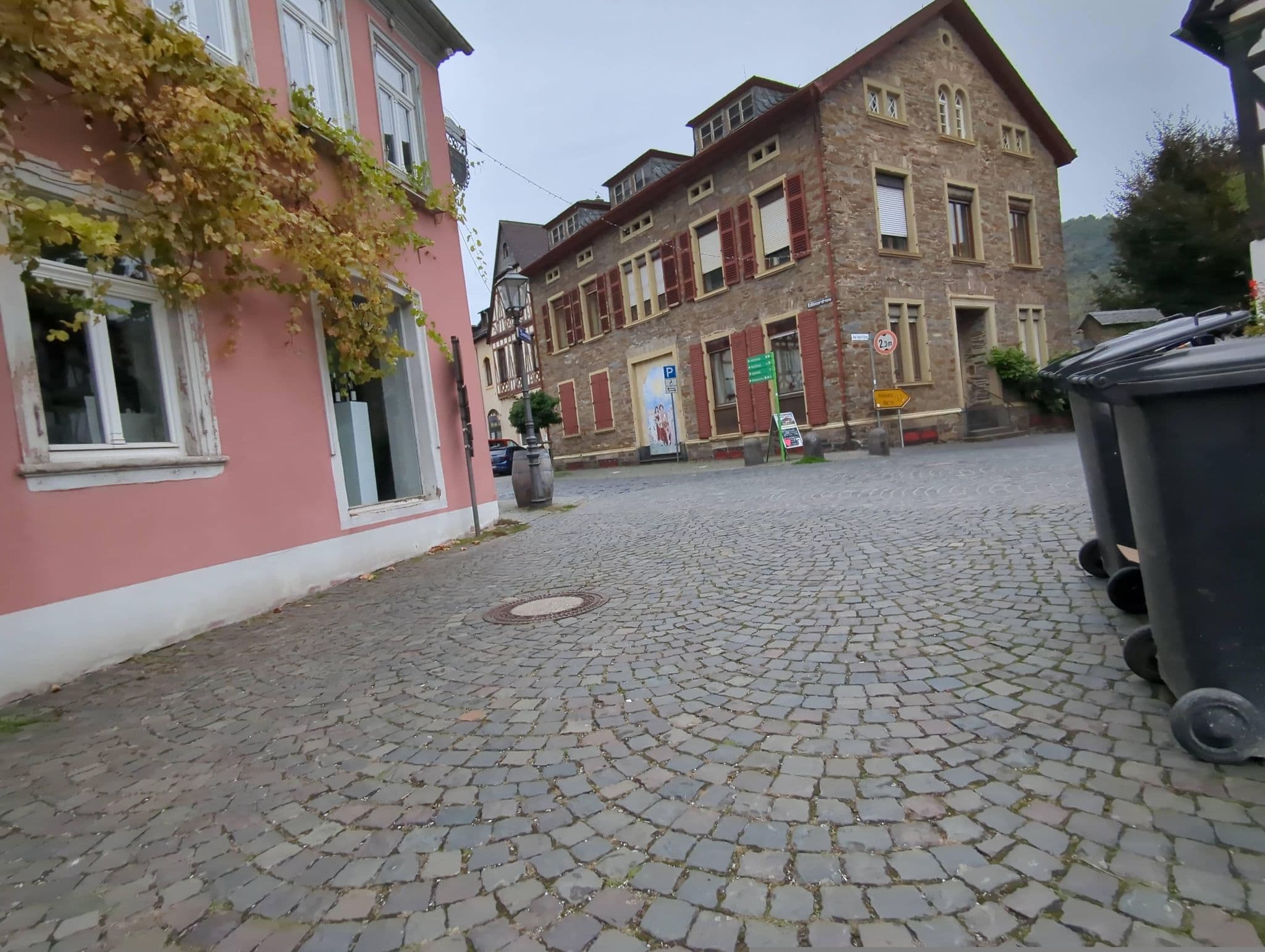 Street view near Hotel Altköllscher Hof, Bacharach — © miguel_andrade (CC BY-SA · Mapillary)