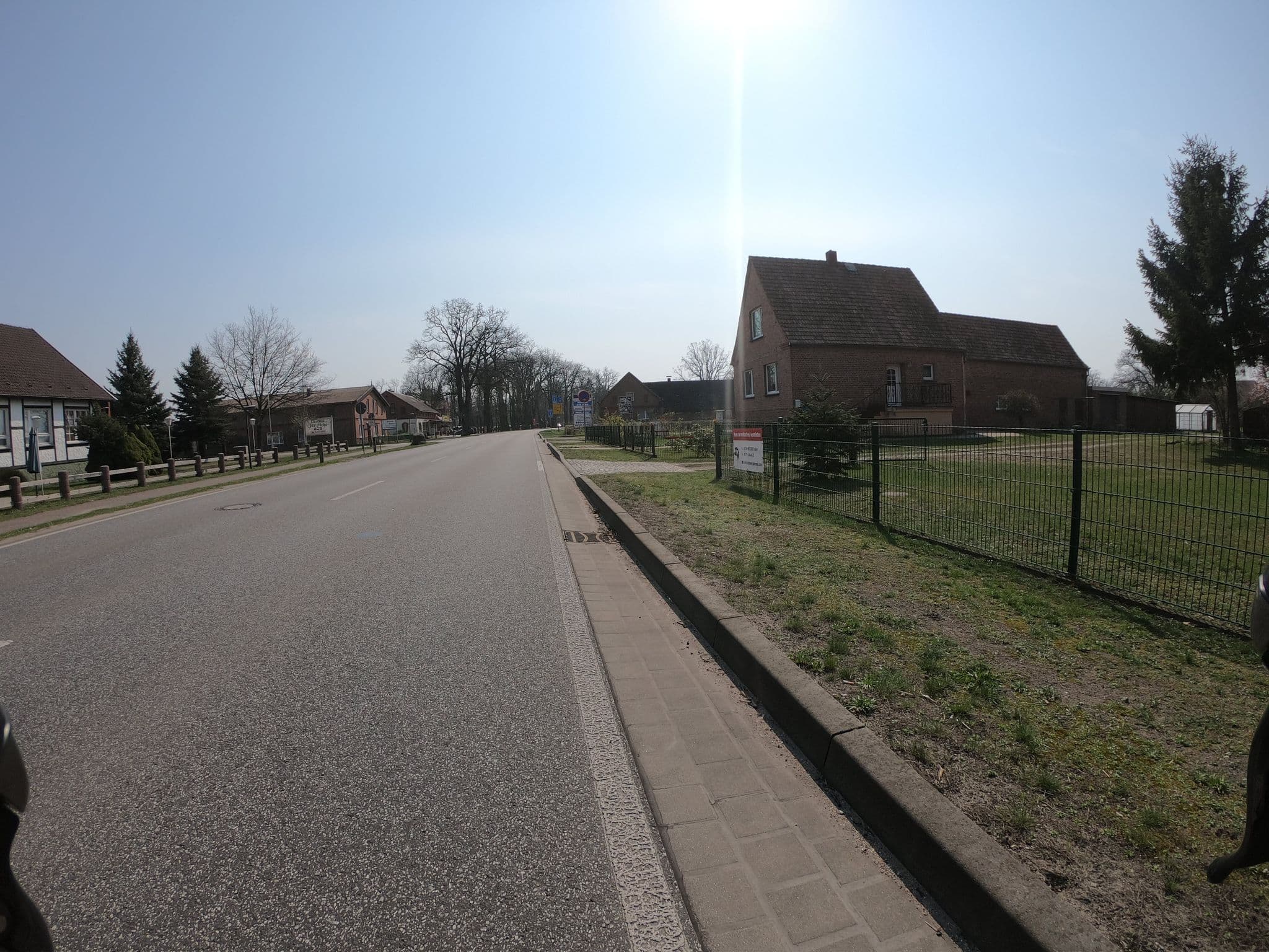 Street view near Zur Eiche, Neustadt-Glewe — © tobiaso (CC BY-SA · Mapillary)
