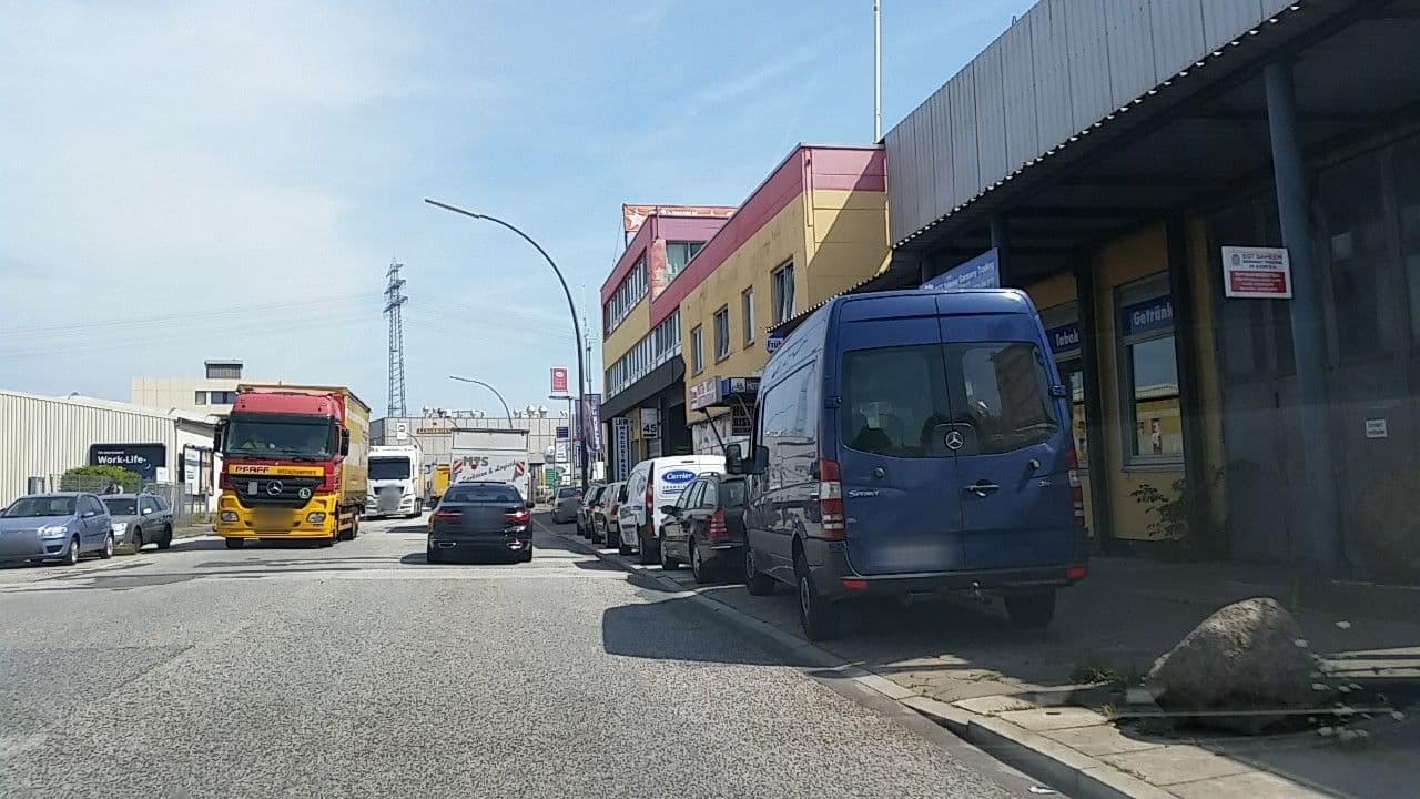 Street view near Hotel Eulenkrug, Billbrook — © tian (CC BY-SA · Mapillary)