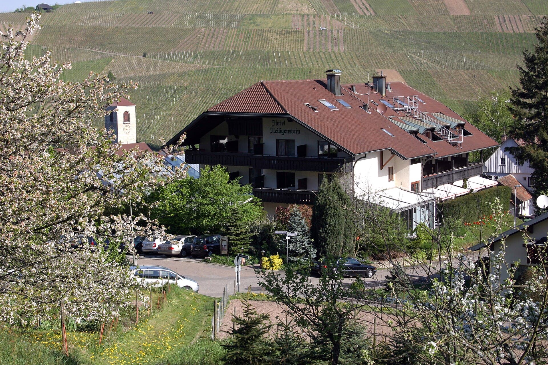 Hotel Heiligenstein (via Wikimedia Commons, CC BY-SA 4.0)