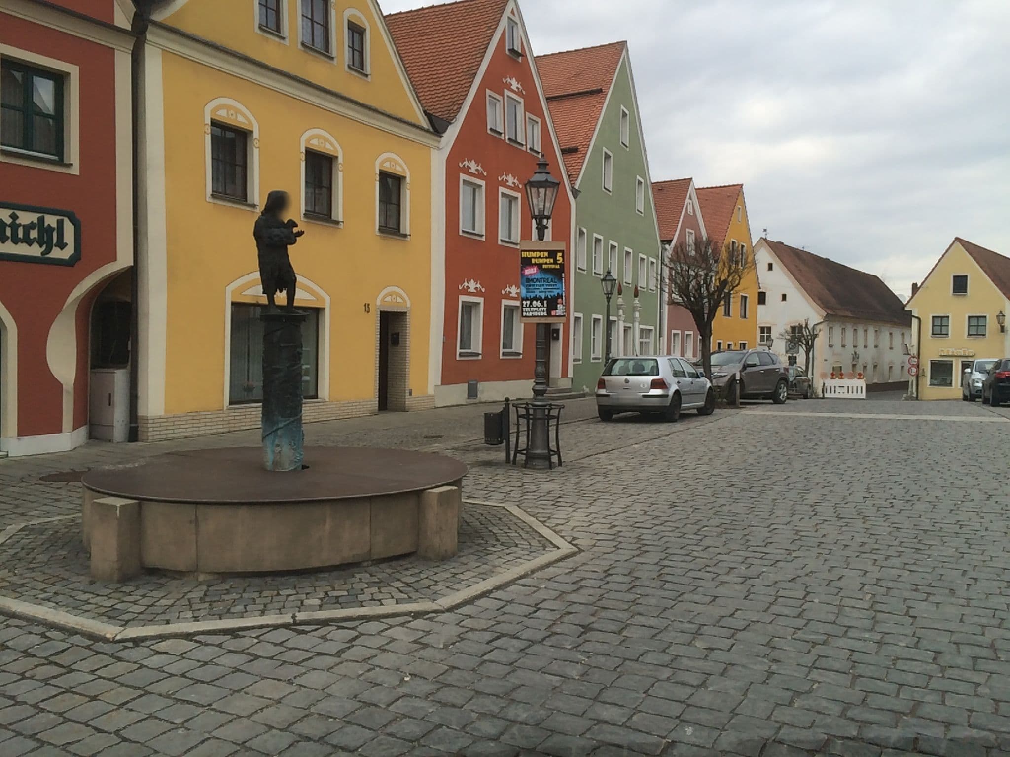 Street view near Hotel zum Löwen, Velburg — © buchenhaus (CC BY-SA · Mapillary)