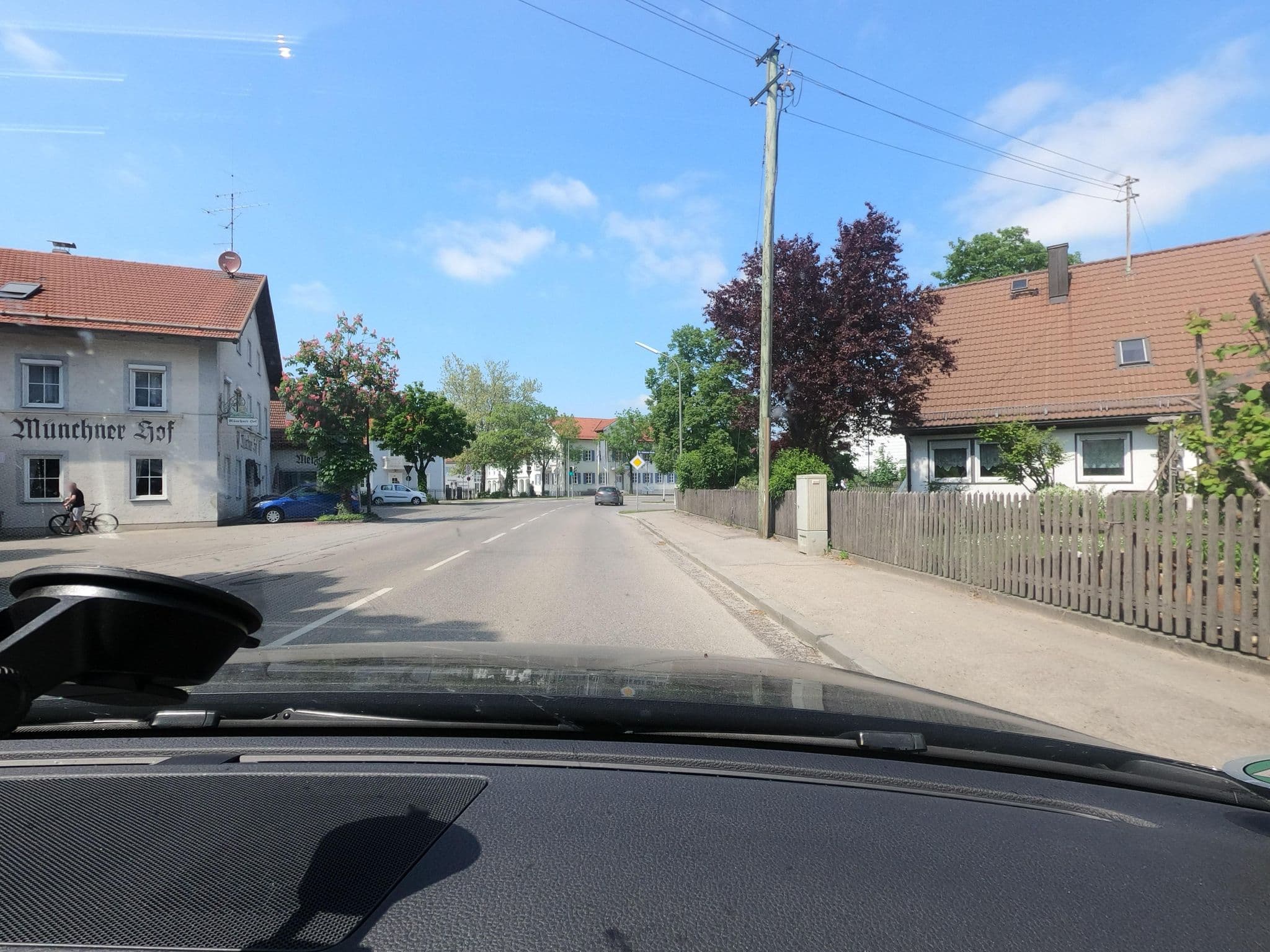 Street view near Münchner Hof, Aschheim — © saschahaberkorn (CC BY-SA · Mapillary)