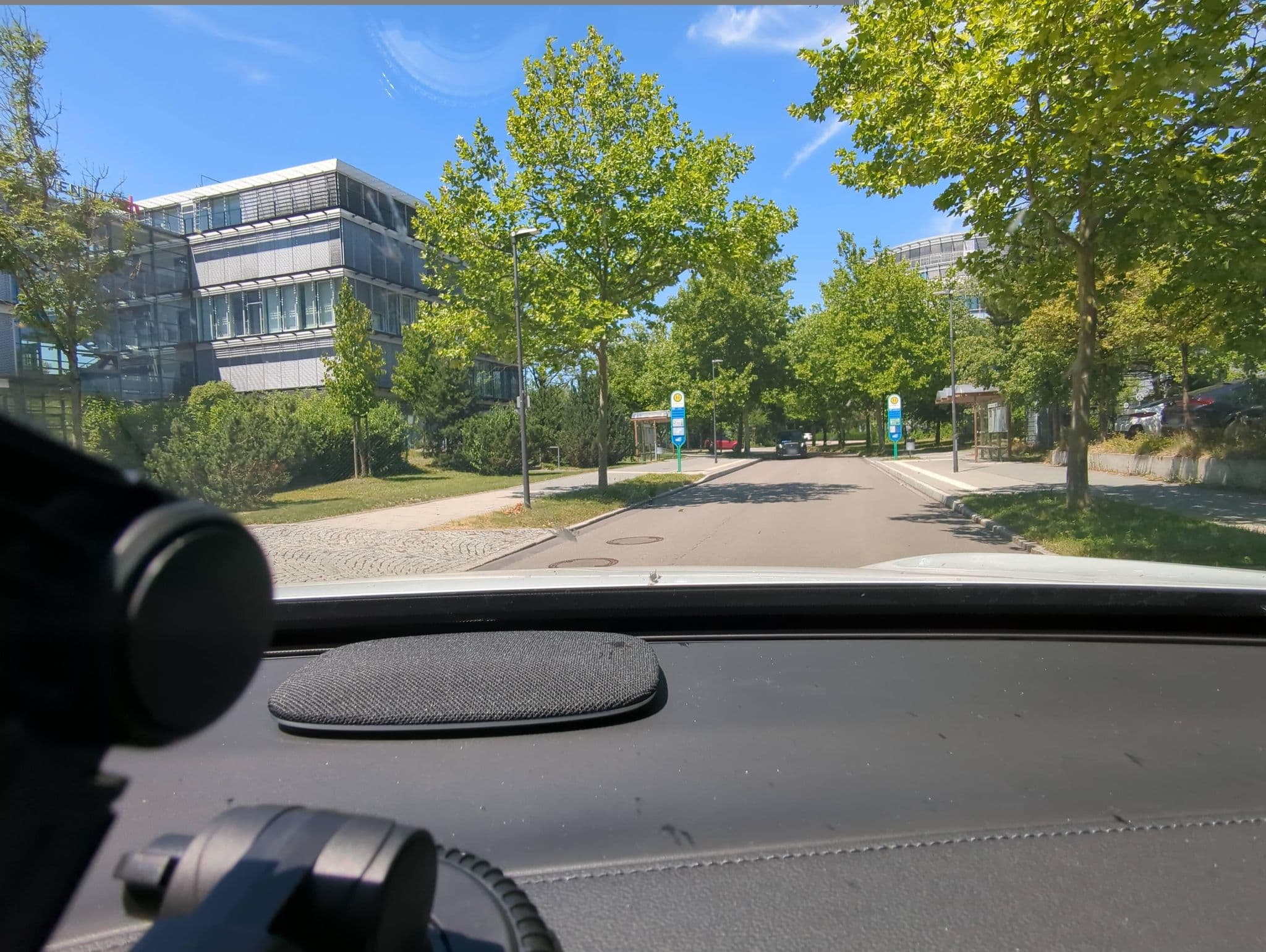Street view near NH Hotel München Ost Conference Center, Feldkirchen — © lin_wang (CC BY-SA · Mapillary)
