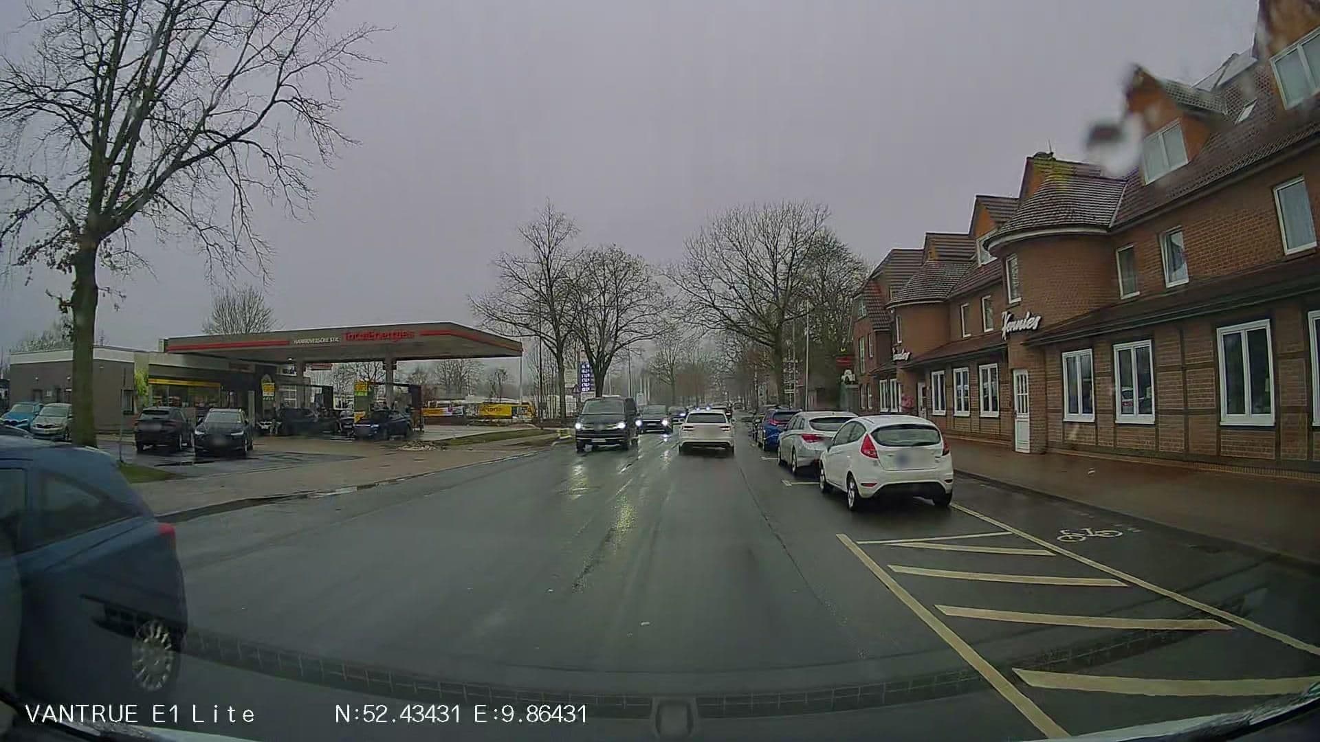 Street view near Hotel Hennies, Lahe — © Hightower- (CC BY-SA · Mapillary)