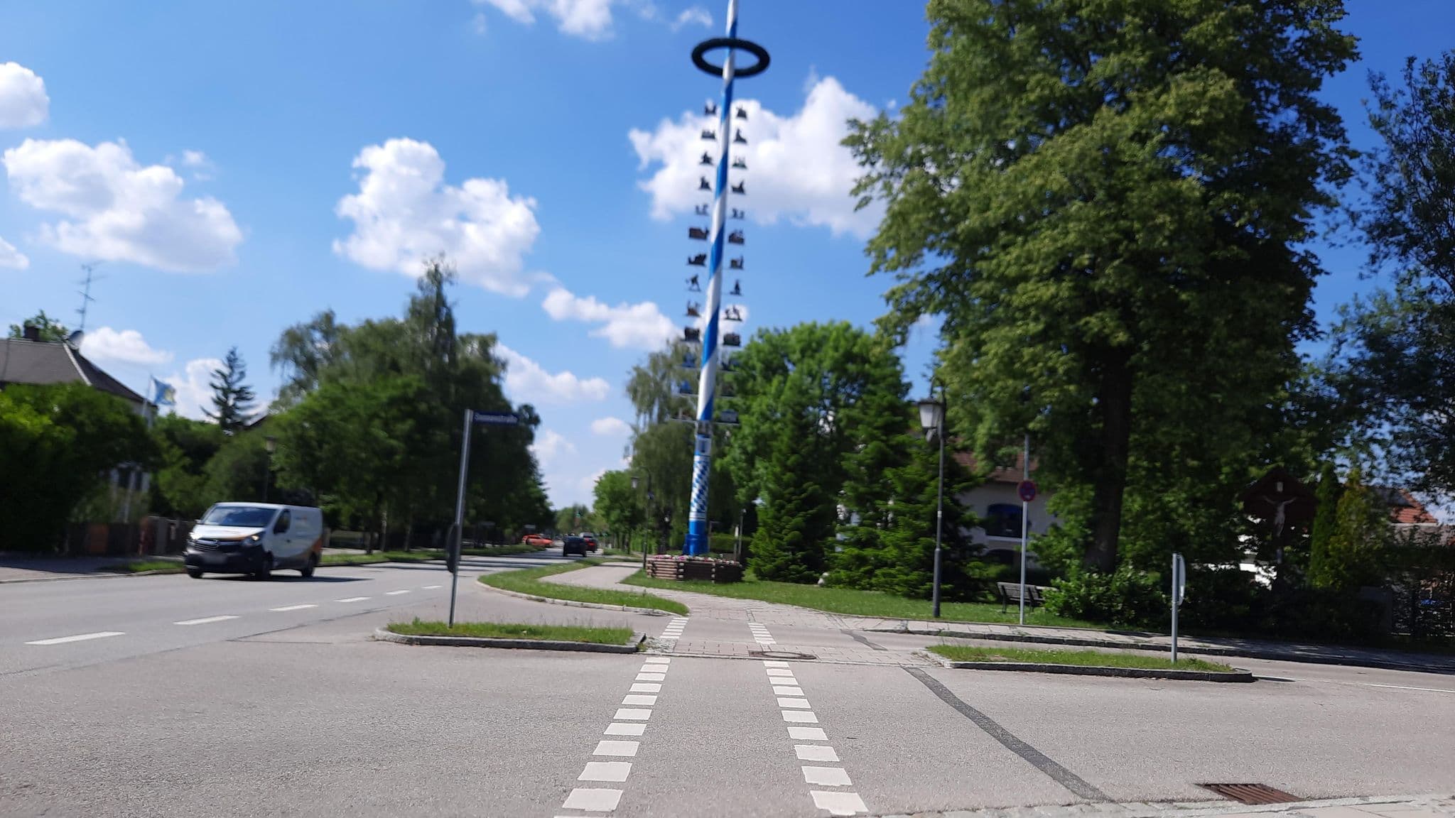 Street view near Zu den Linden, Aschheim — © umap (CC BY-SA · Mapillary)